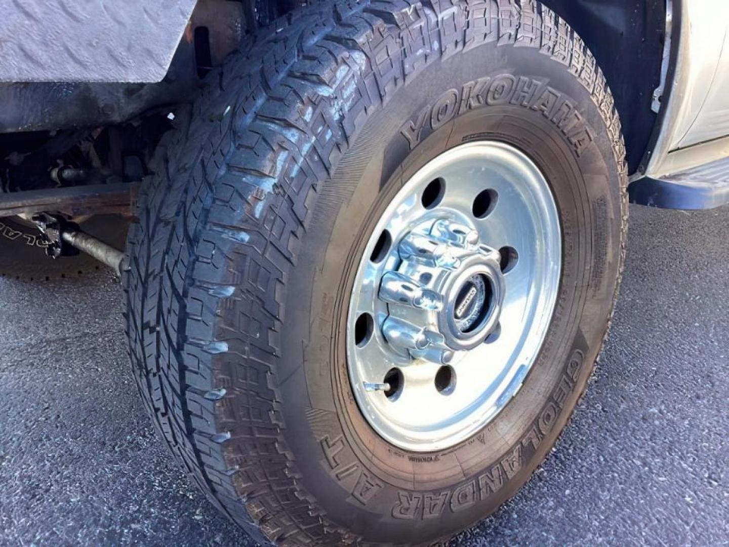 2002 SILVER /Medium Flint Cloth Trim Ford F-250 SD (1FTNW21F02E) with an 73L V8 OHV 16V TURBO DIESEL engine, Automatic transmission, located at 1175 N Woodruff Ave, Idaho Falls, ID, 83401, 43.506901, -111.999657 - At Timberline Auto, finding a great deal on your next vehicle is always easy! Our experienced sales staff's goal is to help find you the right vehicle at the right price! Our knowledgeable finance department has options for almost any credit score. We offer extended service contract options to prote - Photo#9