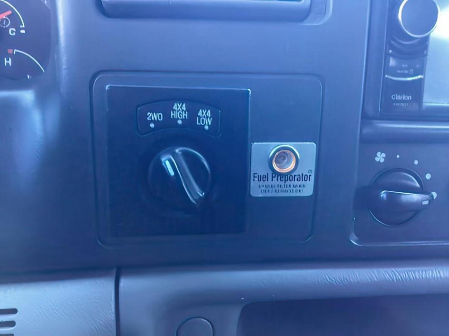 2002 SILVER /Medium Flint Cloth Trim Ford F-250 SD (1FTNW21F02E) with an 73L V8 OHV 16V TURBO DIESEL engine, Automatic transmission, located at 1175 N Woodruff Ave, Idaho Falls, ID, 83401, 43.506901, -111.999657 - At Timberline Auto, finding a great deal on your next vehicle is always easy! Our experienced sales staff's goal is to help find you the right vehicle at the right price! Our knowledgeable finance department has options for almost any credit score. We offer extended service contract options to prote - Photo#13