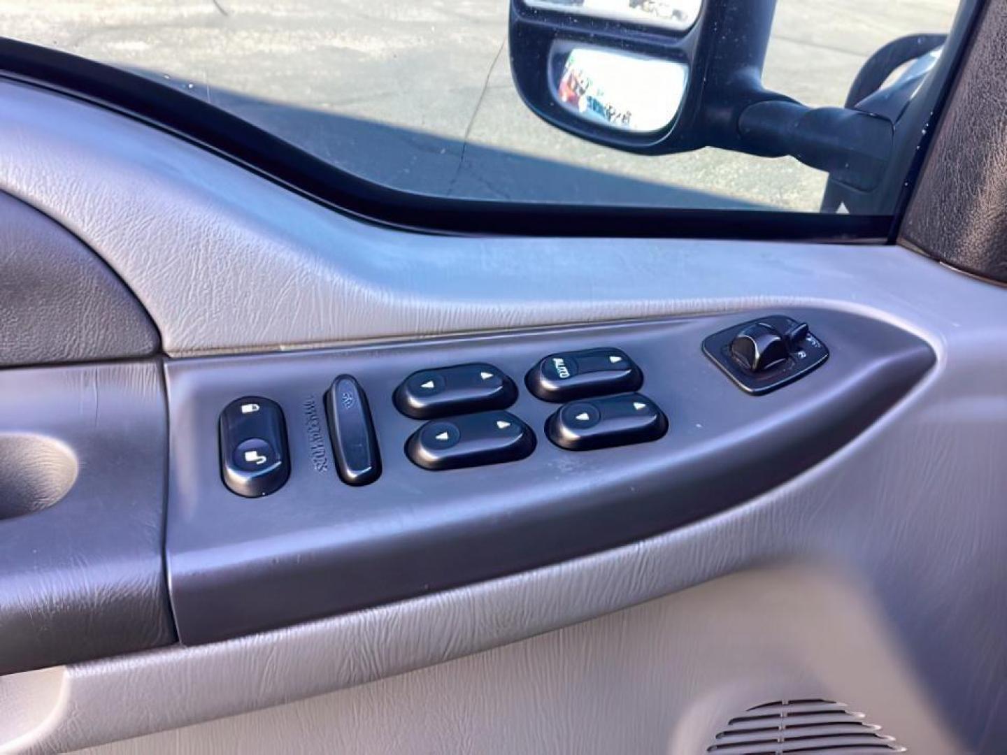 2002 SILVER /Medium Flint Cloth Trim Ford F-250 SD (1FTNW21F02E) with an 73L V8 OHV 16V TURBO DIESEL engine, Automatic transmission, located at 1175 N Woodruff Ave, Idaho Falls, ID, 83401, 43.506901, -111.999657 - At Timberline Auto, finding a great deal on your next vehicle is always easy! Our experienced sales staff's goal is to help find you the right vehicle at the right price! Our knowledgeable finance department has options for almost any credit score. We offer extended service contract options to prote - Photo#16