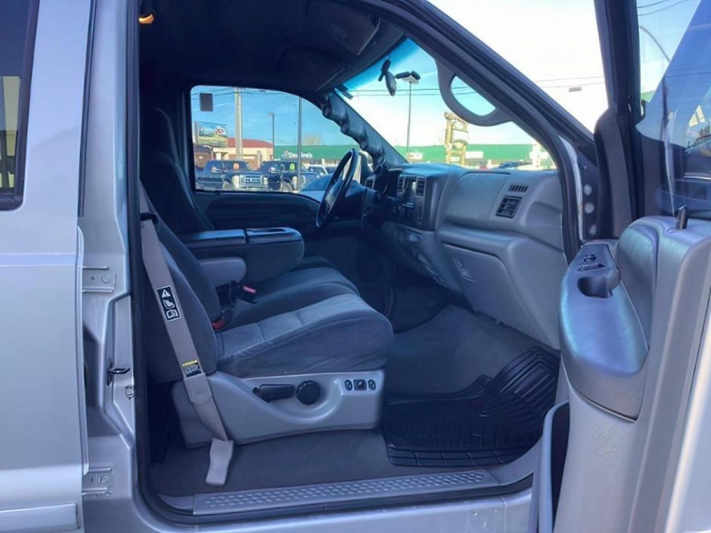 2002 SILVER /Medium Flint Cloth Trim Ford F-250 SD (1FTNW21F02E) with an 73L V8 OHV 16V TURBO DIESEL engine, Automatic transmission, located at 1175 N Woodruff Ave, Idaho Falls, ID, 83401, 43.506901, -111.999657 - At Timberline Auto, finding a great deal on your next vehicle is always easy! Our experienced sales staff's goal is to help find you the right vehicle at the right price! Our knowledgeable finance department has options for almost any credit score. We offer extended service contract options to prote - Photo#20
