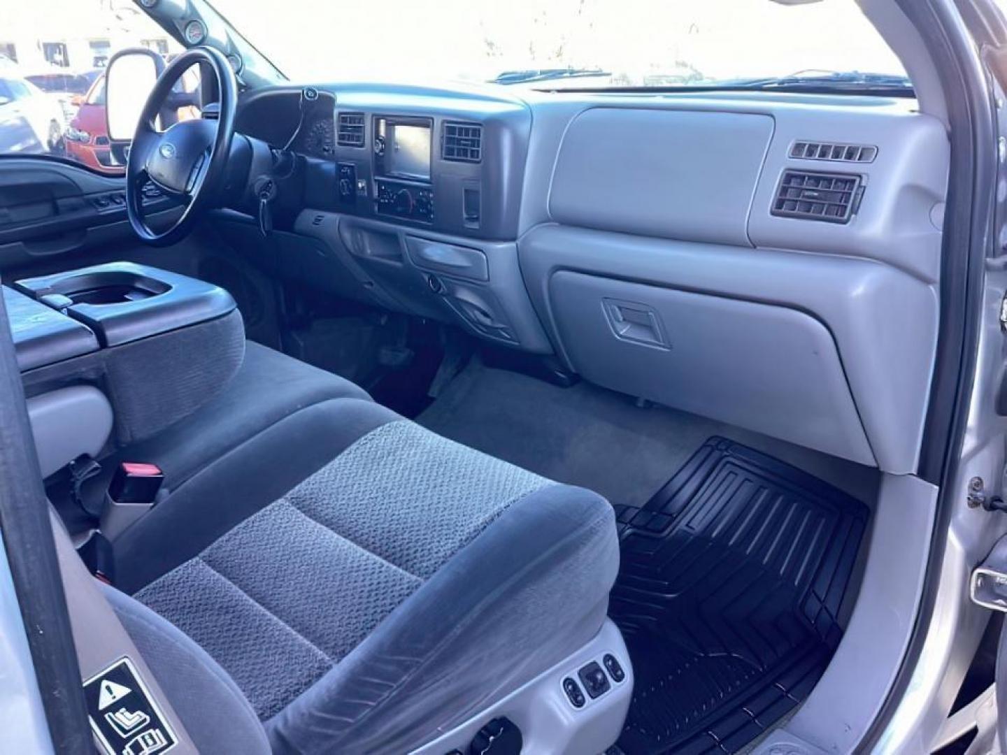 2002 SILVER /Medium Flint Cloth Trim Ford F-250 SD (1FTNW21F02E) with an 73L V8 OHV 16V TURBO DIESEL engine, Automatic transmission, located at 1175 N Woodruff Ave, Idaho Falls, ID, 83401, 43.506901, -111.999657 - At Timberline Auto, finding a great deal on your next vehicle is always easy! Our experienced sales staff's goal is to help find you the right vehicle at the right price! Our knowledgeable finance department has options for almost any credit score. We offer extended service contract options to prote - Photo#21