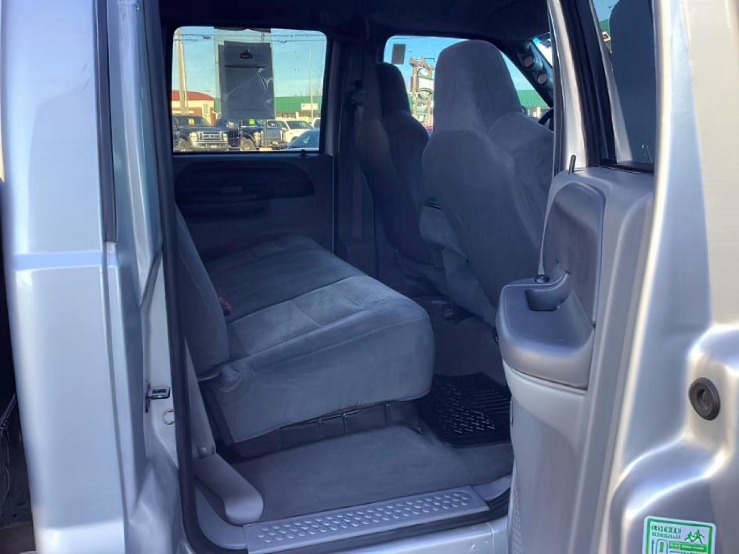 2002 SILVER /Medium Flint Cloth Trim Ford F-250 SD (1FTNW21F02E) with an 73L V8 OHV 16V TURBO DIESEL engine, Automatic transmission, located at 1175 N Woodruff Ave, Idaho Falls, ID, 83401, 43.506901, -111.999657 - At Timberline Auto, finding a great deal on your next vehicle is always easy! Our experienced sales staff's goal is to help find you the right vehicle at the right price! Our knowledgeable finance department has options for almost any credit score. We offer extended service contract options to prote - Photo#22