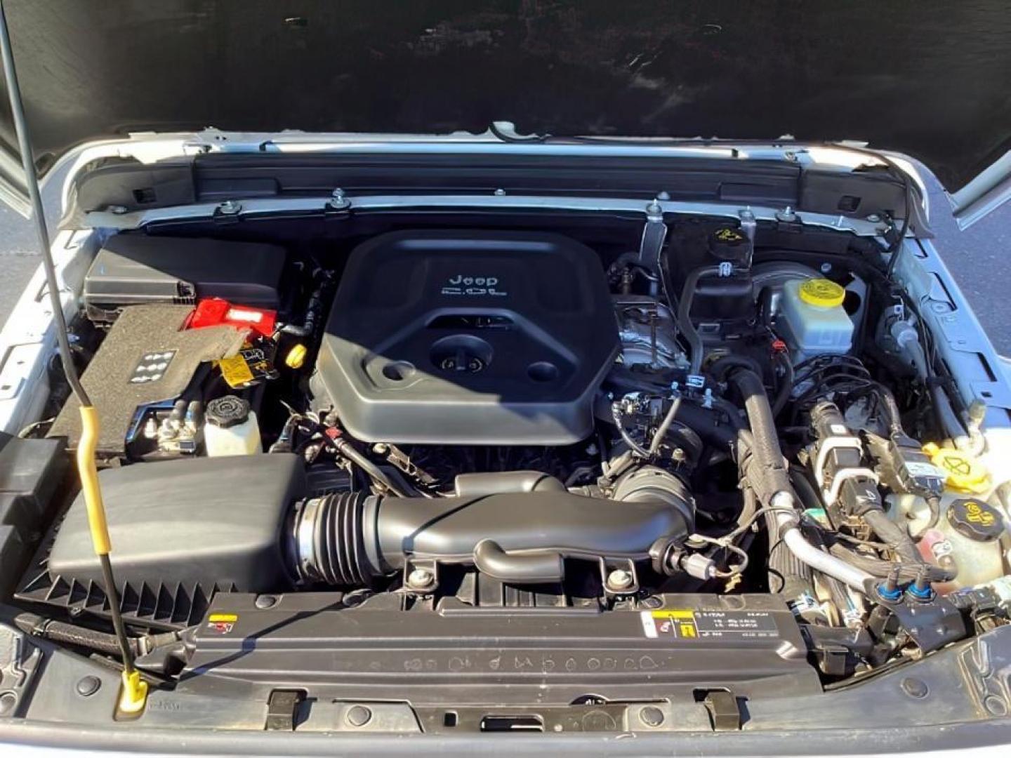 2021 WHITE /CLOTH Jeep Wrangler (1C4HJXEN8MW) with an 20L L4 DOHC 16V TURBO HYBRID engine, Automatic transmission, located at 1175 N Woodruff Ave, Idaho Falls, ID, 83401, 43.506901, -111.999657 - At Timberline Auto, finding a great deal on your next vehicle is always easy! Our experienced sales staff's goal is to help find you the right vehicle at the right price! Our knowledgeable finance department has options for almost any credit score. We offer extended service contract options to prote - Photo#11