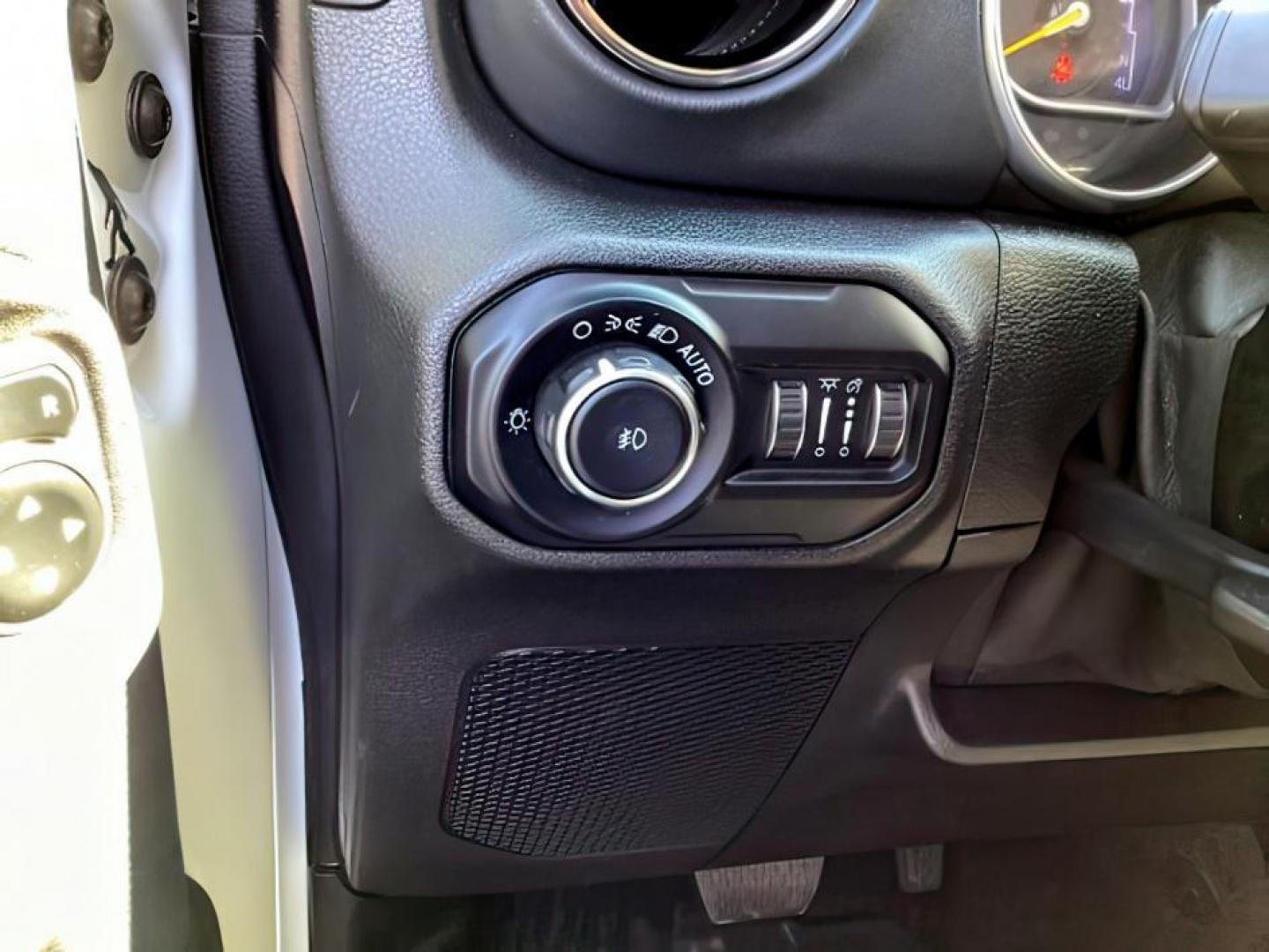 2021 WHITE /CLOTH Jeep Wrangler (1C4HJXEN8MW) with an 20L L4 DOHC 16V TURBO HYBRID engine, Automatic transmission, located at 1175 N Woodruff Ave, Idaho Falls, ID, 83401, 43.506901, -111.999657 - At Timberline Auto, finding a great deal on your next vehicle is always easy! Our experienced sales staff's goal is to help find you the right vehicle at the right price! Our knowledgeable finance department has options for almost any credit score. We offer extended service contract options to prote - Photo#19