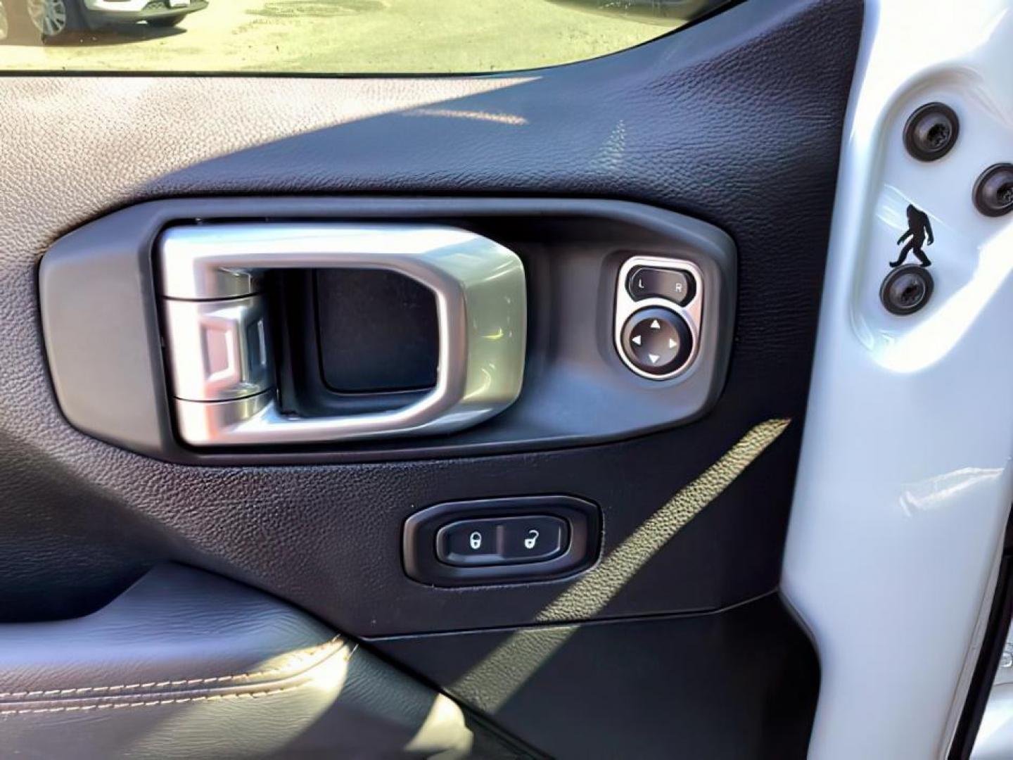 2021 WHITE /CLOTH Jeep Wrangler (1C4HJXEN8MW) with an 20L L4 DOHC 16V TURBO HYBRID engine, Automatic transmission, located at 1175 N Woodruff Ave, Idaho Falls, ID, 83401, 43.506901, -111.999657 - At Timberline Auto, finding a great deal on your next vehicle is always easy! Our experienced sales staff's goal is to help find you the right vehicle at the right price! Our knowledgeable finance department has options for almost any credit score. We offer extended service contract options to prote - Photo#22