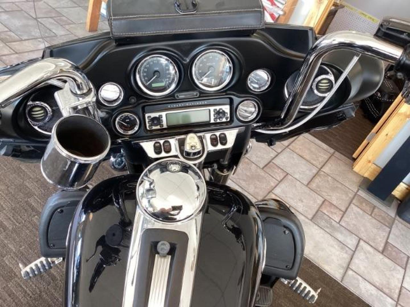 2012 BLACK Harley-Davidson FLHTCU103 - (1HD1FCM17CB) with an 1690CC engine, MANUAL transmission, located at 1235 N Woodruff Ave., Idaho Falls, 83401, (208) 523-1053, 43.507172, -112.000488 - At Timberline Auto, finding a great deal on your next vehicle is always easy! Our experienced sales staff's goal is to help find you the right vehicle at the right price! Our knowledgeable finance department has options for almost any credit score. We offer extended service contract options to prote - Photo#4