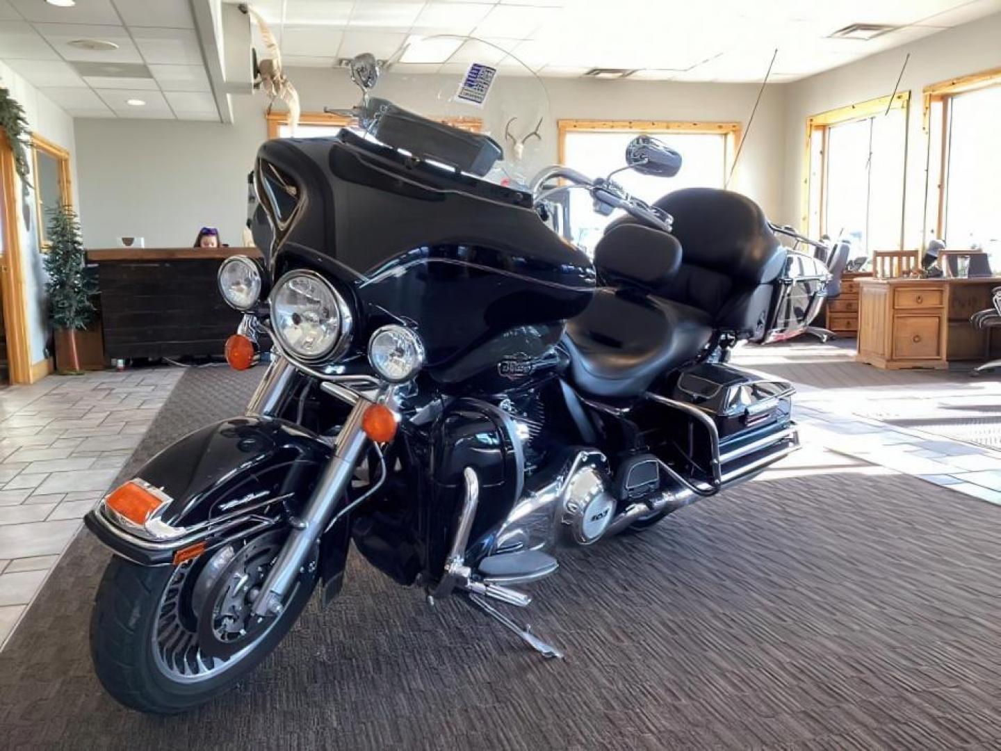 2012 BLACK Harley-Davidson FLHTCU103 (1HD1FCM17CB) with an 1690CC engine, Manual transmission, located at 1175 N Woodruff Ave, Idaho Falls, ID, 83401, 43.506901, -111.999657 - At Timberline Auto, finding a great deal on your next vehicle is always easy! Our experienced sales staff's goal is to help find you the right vehicle at the right price! Our knowledgeable finance department has options for almost any credit score. We offer extended service contract options to prote - Photo#0