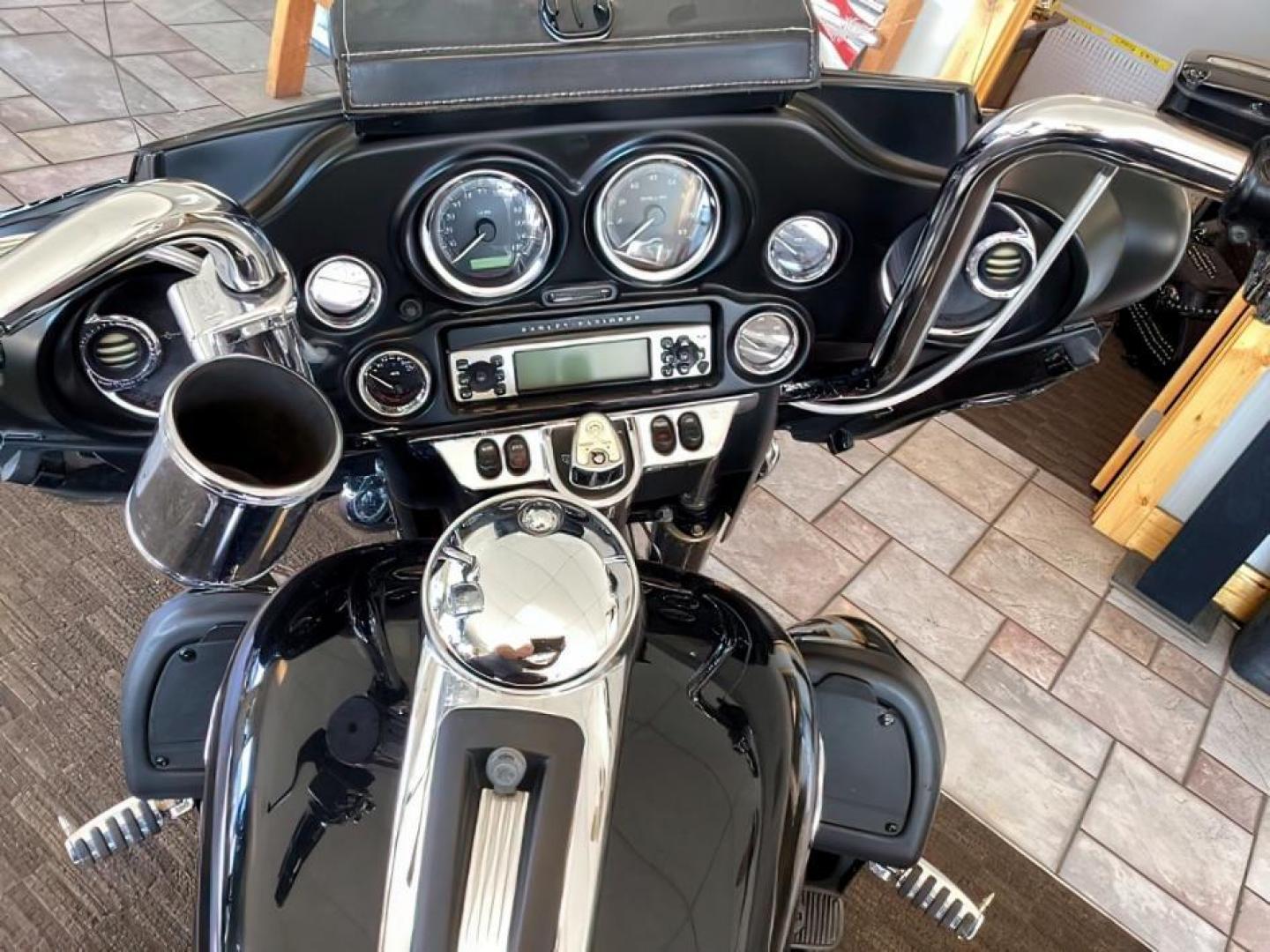 2012 BLACK Harley-Davidson FLHTCU103 (1HD1FCM17CB) with an 1690CC engine, Manual transmission, located at 1175 N Woodruff Ave, Idaho Falls, ID, 83401, 43.506901, -111.999657 - At Timberline Auto, finding a great deal on your next vehicle is always easy! Our experienced sales staff's goal is to help find you the right vehicle at the right price! Our knowledgeable finance department has options for almost any credit score. We offer extended service contract options to prote - Photo#4