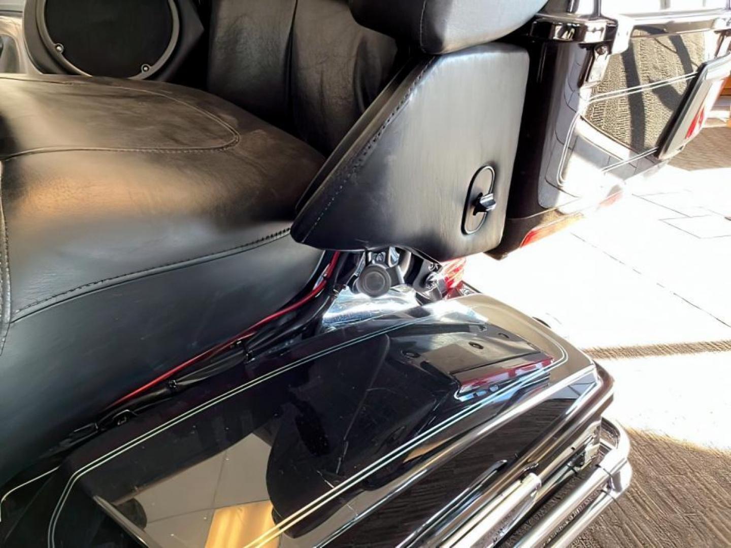 2012 BLACK Harley-Davidson FLHTCU103 (1HD1FCM17CB) with an 1690CC engine, Manual transmission, located at 1175 N Woodruff Ave, Idaho Falls, ID, 83401, 43.506901, -111.999657 - At Timberline Auto, finding a great deal on your next vehicle is always easy! Our experienced sales staff's goal is to help find you the right vehicle at the right price! Our knowledgeable finance department has options for almost any credit score. We offer extended service contract options to prote - Photo#10
