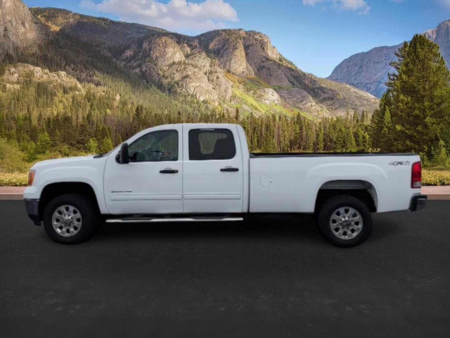 2013 Summit White /Ebony Cloth Interior GMC Sierra 3500HD (1GT423C80DF) with an 66L V8 32V OHV DIESEL engine, Automatic transmission, located at 1175 N Woodruff Ave, Idaho Falls, ID, 83401, 43.506901, -111.999657 - At Timberline Auto, finding a great deal on your next vehicle is always easy! Our experienced sales staff's goal is to help find you the right vehicle at the right price! Our knowledgeable finance department has options for almost any credit score. We offer extended service contract options to prote - Photo#1