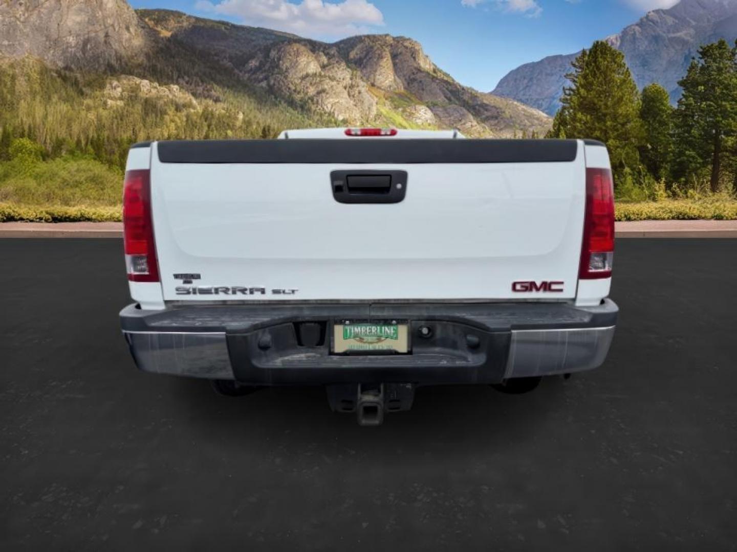 2013 Summit White /Ebony Cloth Interior GMC Sierra 3500HD (1GT423C80DF) with an 66L V8 32V OHV DIESEL engine, Automatic transmission, located at 1175 N Woodruff Ave, Idaho Falls, ID, 83401, 43.506901, -111.999657 - At Timberline Auto, finding a great deal on your next vehicle is always easy! Our experienced sales staff's goal is to help find you the right vehicle at the right price! Our knowledgeable finance department has options for almost any credit score. We offer extended service contract options to prote - Photo#3
