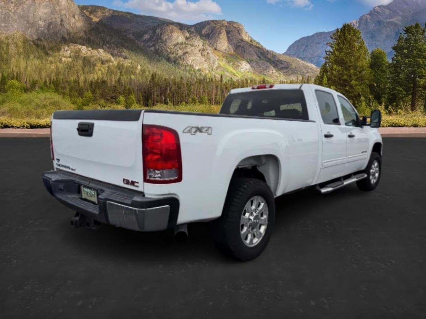 2013 Summit White /Ebony Cloth Interior GMC Sierra 3500HD (1GT423C80DF) with an 66L V8 32V OHV DIESEL engine, Automatic transmission, located at 1175 N Woodruff Ave, Idaho Falls, ID, 83401, 43.506901, -111.999657 - At Timberline Auto, finding a great deal on your next vehicle is always easy! Our experienced sales staff's goal is to help find you the right vehicle at the right price! Our knowledgeable finance department has options for almost any credit score. We offer extended service contract options to prote - Photo#4