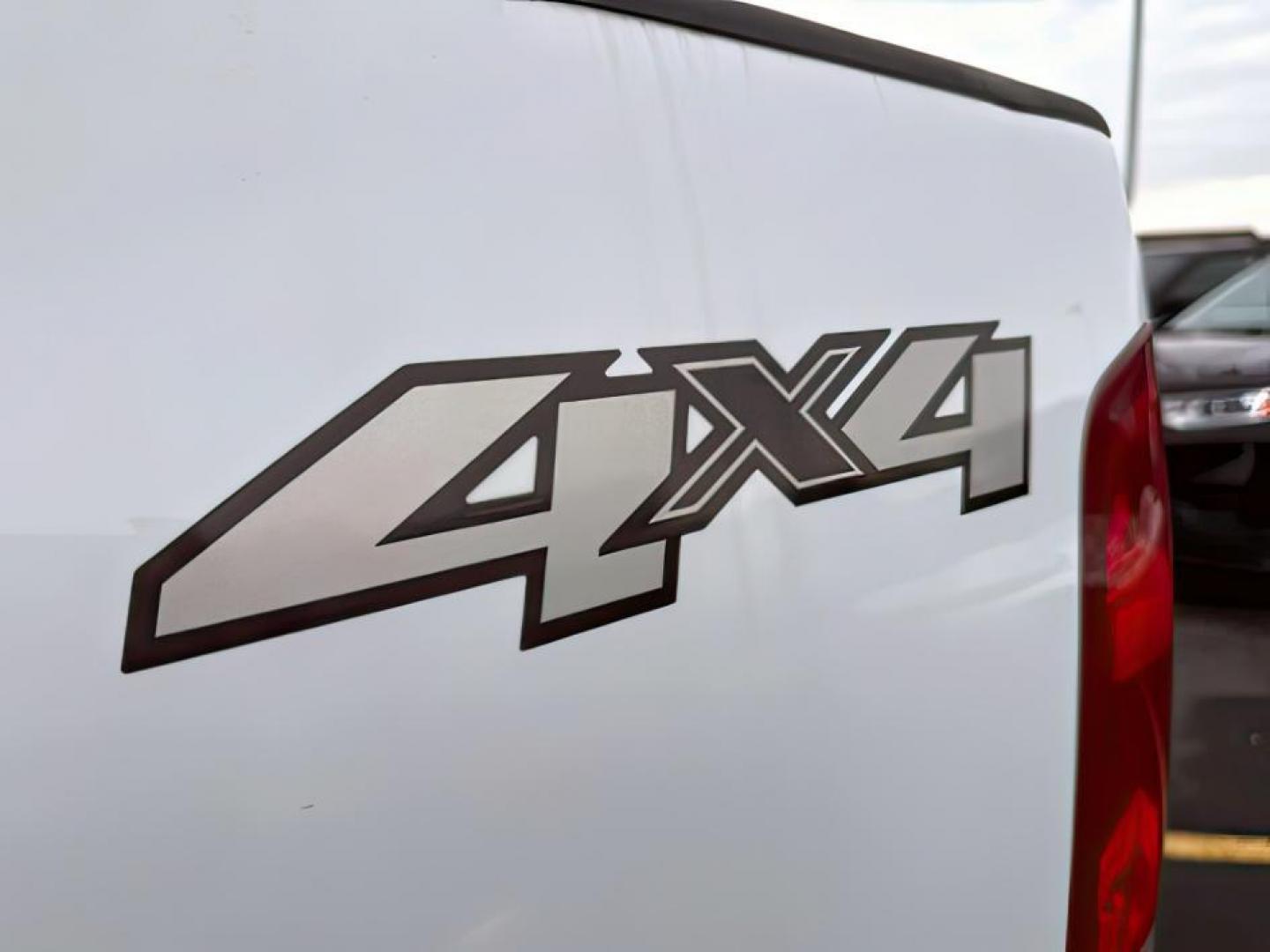2013 Summit White /Ebony Cloth Interior GMC Sierra 3500HD (1GT423C80DF) with an 66L V8 32V OHV DIESEL engine, Automatic transmission, located at 1175 N Woodruff Ave, Idaho Falls, ID, 83401, 43.506901, -111.999657 - At Timberline Auto, finding a great deal on your next vehicle is always easy! Our experienced sales staff's goal is to help find you the right vehicle at the right price! Our knowledgeable finance department has options for almost any credit score. We offer extended service contract options to prote - Photo#8