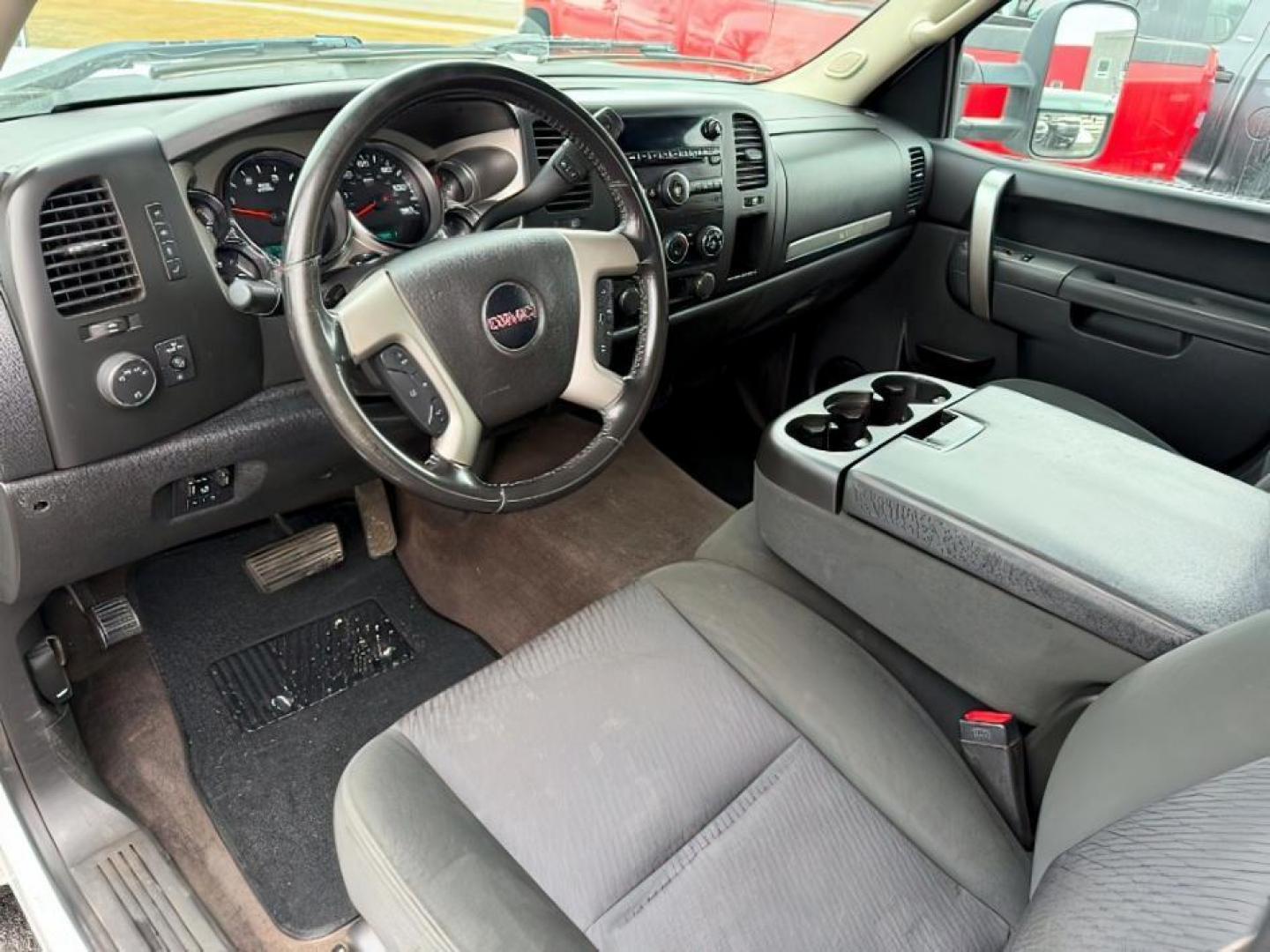 2013 Summit White /Ebony Cloth Interior GMC Sierra 3500HD (1GT423C80DF) with an 66L V8 32V OHV DIESEL engine, Automatic transmission, located at 1175 N Woodruff Ave, Idaho Falls, ID, 83401, 43.506901, -111.999657 - At Timberline Auto, finding a great deal on your next vehicle is always easy! Our experienced sales staff's goal is to help find you the right vehicle at the right price! Our knowledgeable finance department has options for almost any credit score. We offer extended service contract options to prote - Photo#13