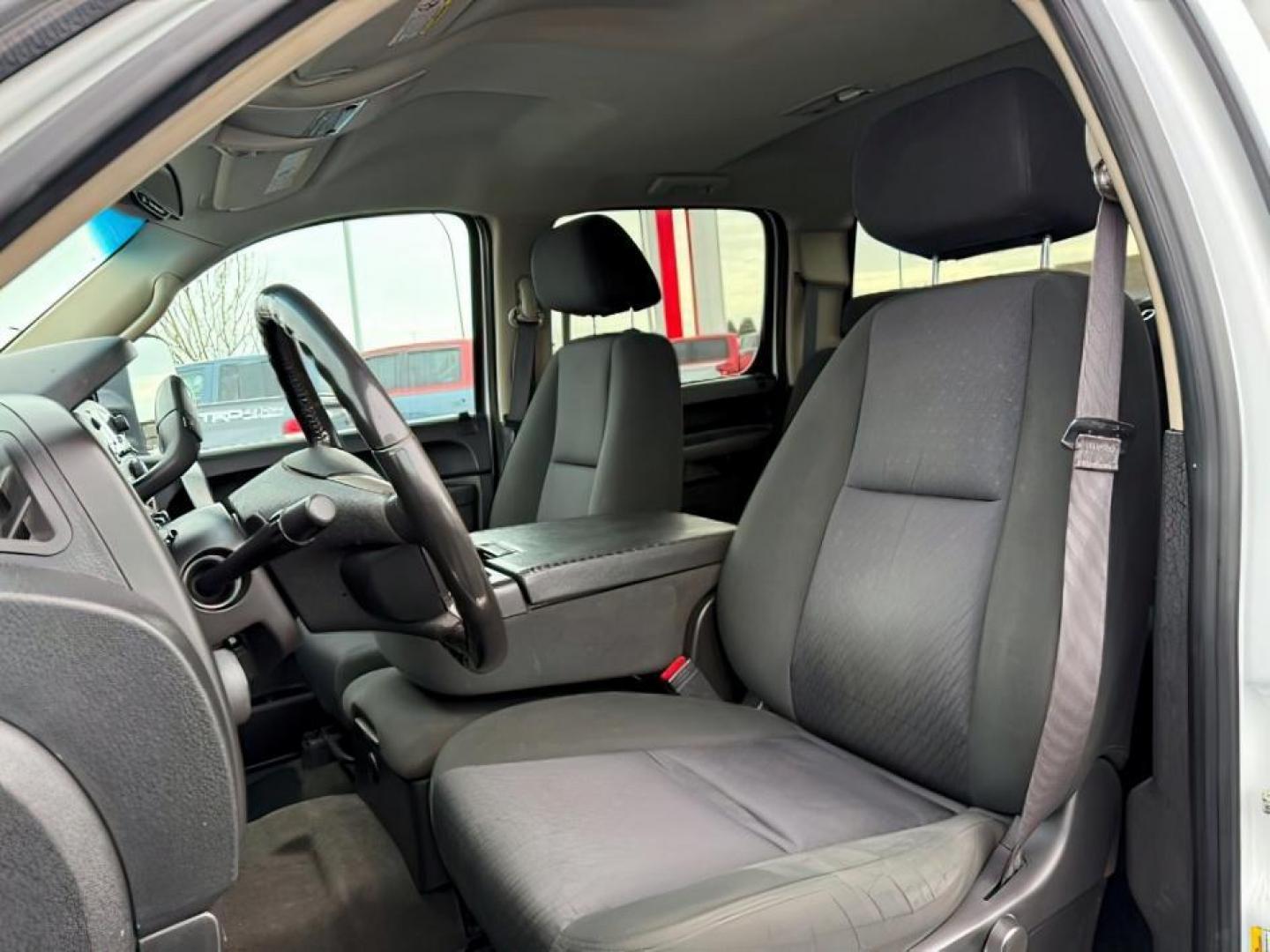2013 Summit White /Ebony Cloth Interior GMC Sierra 3500HD (1GT423C80DF) with an 66L V8 32V OHV DIESEL engine, Automatic transmission, located at 1175 N Woodruff Ave, Idaho Falls, ID, 83401, 43.506901, -111.999657 - At Timberline Auto, finding a great deal on your next vehicle is always easy! Our experienced sales staff's goal is to help find you the right vehicle at the right price! Our knowledgeable finance department has options for almost any credit score. We offer extended service contract options to prote - Photo#14