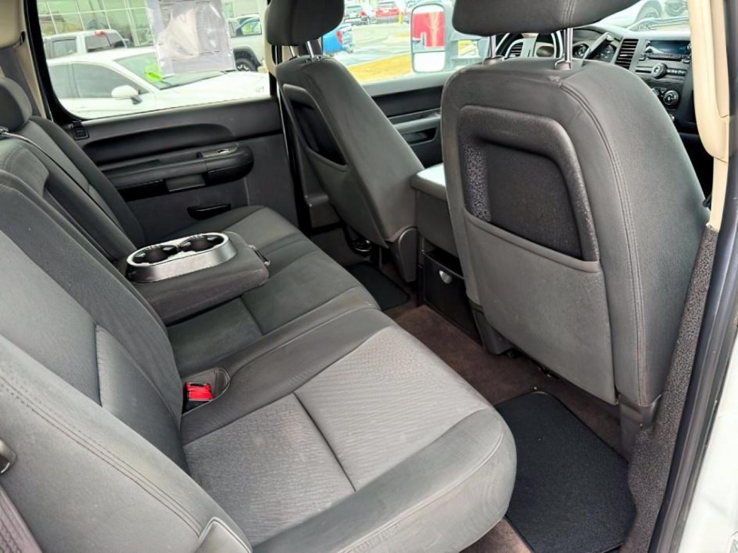 2013 Summit White /Ebony Cloth Interior GMC Sierra 3500HD (1GT423C80DF) with an 66L V8 32V OHV DIESEL engine, Automatic transmission, located at 1175 N Woodruff Ave, Idaho Falls, ID, 83401, 43.506901, -111.999657 - At Timberline Auto, finding a great deal on your next vehicle is always easy! Our experienced sales staff's goal is to help find you the right vehicle at the right price! Our knowledgeable finance department has options for almost any credit score. We offer extended service contract options to prote - Photo#19