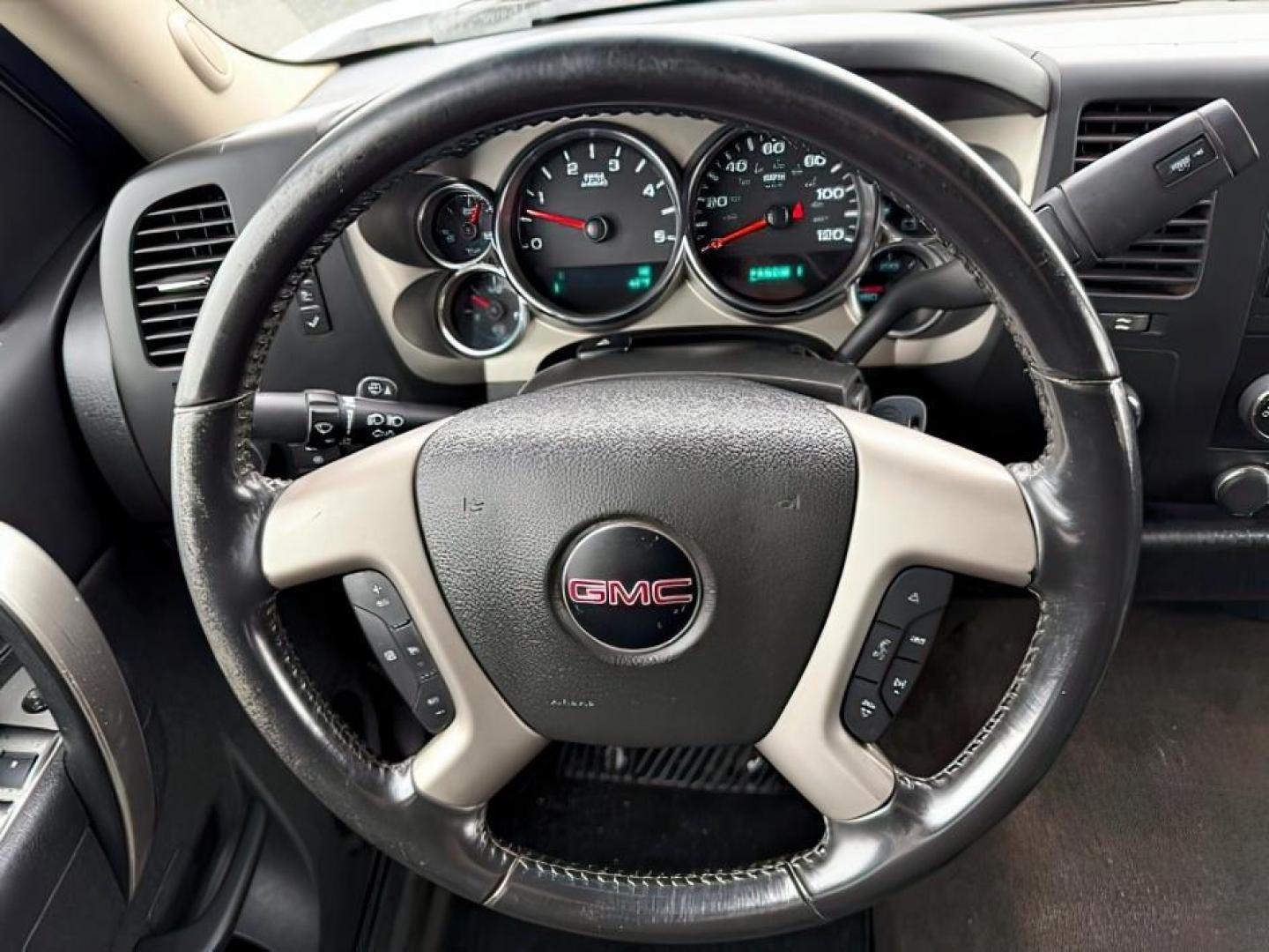 2013 Summit White /Ebony Cloth Interior GMC Sierra 3500HD (1GT423C80DF) with an 66L V8 32V OHV DIESEL engine, Automatic transmission, located at 1175 N Woodruff Ave, Idaho Falls, ID, 83401, 43.506901, -111.999657 - At Timberline Auto, finding a great deal on your next vehicle is always easy! Our experienced sales staff's goal is to help find you the right vehicle at the right price! Our knowledgeable finance department has options for almost any credit score. We offer extended service contract options to prote - Photo#25