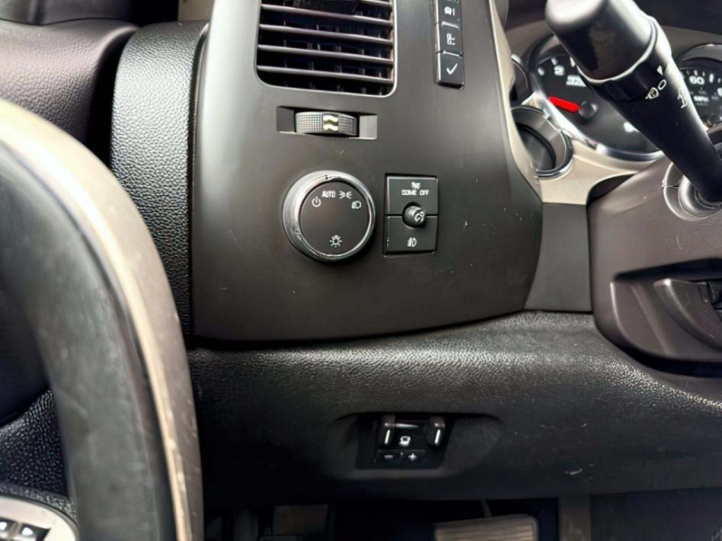 2013 Summit White /Ebony Cloth Interior GMC Sierra 3500HD (1GT423C80DF) with an 66L V8 32V OHV DIESEL engine, Automatic transmission, located at 1175 N Woodruff Ave, Idaho Falls, ID, 83401, 43.506901, -111.999657 - At Timberline Auto, finding a great deal on your next vehicle is always easy! Our experienced sales staff's goal is to help find you the right vehicle at the right price! Our knowledgeable finance department has options for almost any credit score. We offer extended service contract options to prote - Photo#27