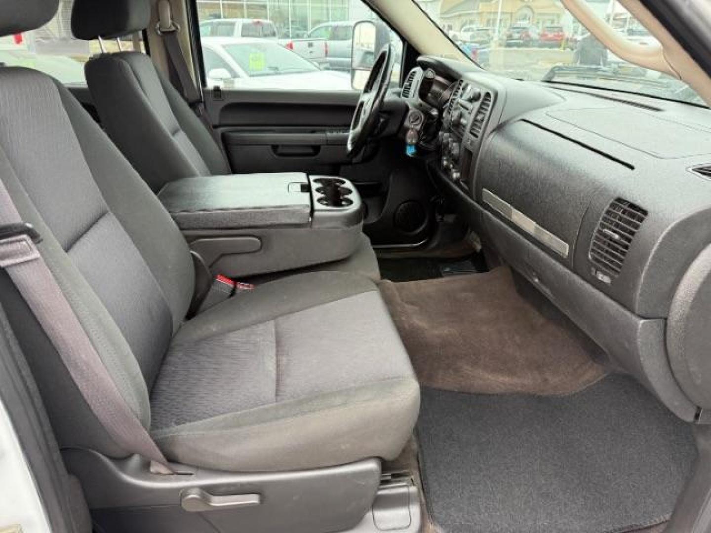 2013 Summit White /Ebony Cloth Interior GMC Sierra 3500HD SLE Crew Cab Long Box 4WD (1GT423C80DF) with an 6.6L V8 32V OHV DIESEL engine, 6-Speed Automatic transmission, located at 1235 N Woodruff Ave., Idaho Falls, 83401, (208) 523-1053, 43.507172, -112.000488 - At Timberline Auto, finding a great deal on your next vehicle is always easy! Our experienced sales staff's goal is to help find you the right vehicle at the right price! Our knowledgeable finance department has options for almost any credit score. We offer extended service contract options to prote - Photo#15