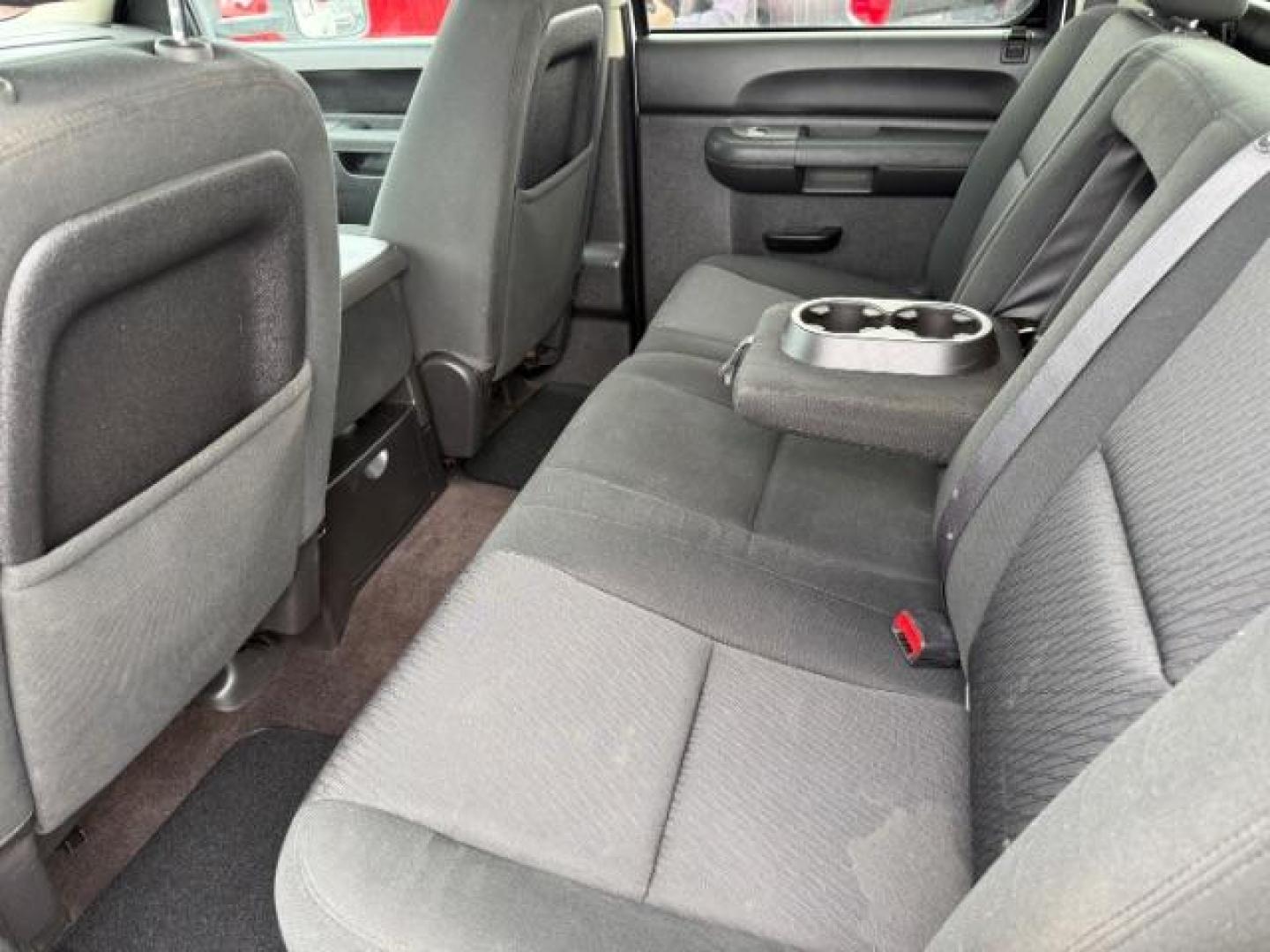 2013 Summit White /Ebony Cloth Interior GMC Sierra 3500HD SLE Crew Cab Long Box 4WD (1GT423C80DF) with an 6.6L V8 32V OHV DIESEL engine, 6-Speed Automatic transmission, located at 1235 N Woodruff Ave., Idaho Falls, 83401, (208) 523-1053, 43.507172, -112.000488 - At Timberline Auto, finding a great deal on your next vehicle is always easy! Our experienced sales staff's goal is to help find you the right vehicle at the right price! Our knowledgeable finance department has options for almost any credit score. We offer extended service contract options to prote - Photo#21