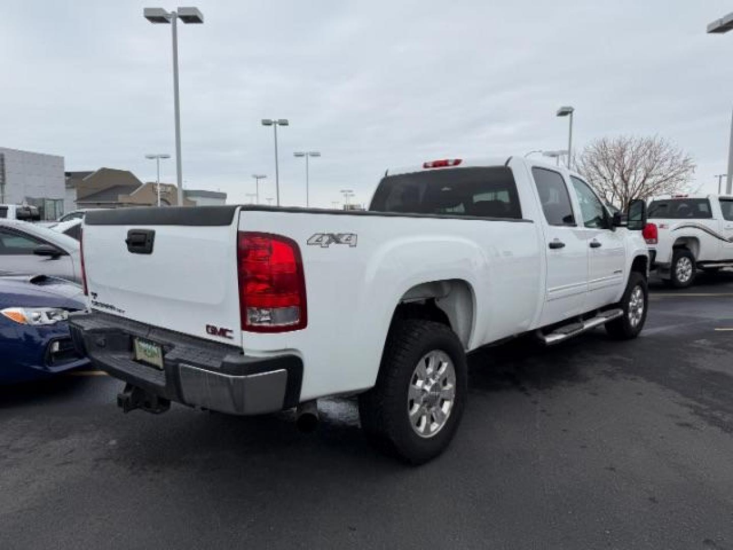 2013 Summit White /Ebony Cloth Interior GMC Sierra 3500HD SLE Crew Cab Long Box 4WD (1GT423C80DF) with an 6.6L V8 32V OHV DIESEL engine, 6-Speed Automatic transmission, located at 1235 N Woodruff Ave., Idaho Falls, 83401, (208) 523-1053, 43.507172, -112.000488 - At Timberline Auto, finding a great deal on your next vehicle is always easy! Our experienced sales staff's goal is to help find you the right vehicle at the right price! Our knowledgeable finance department has options for almost any credit score. We offer extended service contract options to prote - Photo#4