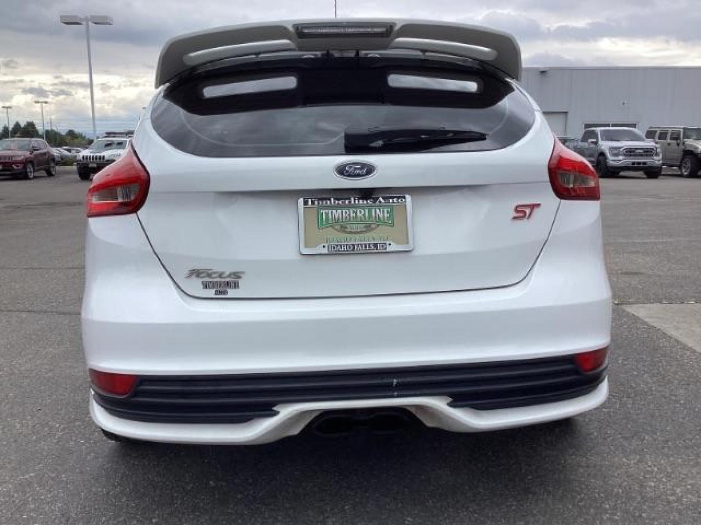 2018 Oxford White /Charcoal Black, cloth Ford Focus ST Hatch (1FADP3L96JL) with an 2.0L L4 DOHC 16V engine, 6-Speed Manua transmission, located at 1235 N Woodruff Ave., Idaho Falls, 83401, (208) 523-1053, 43.507172, -112.000488 - Photo#4