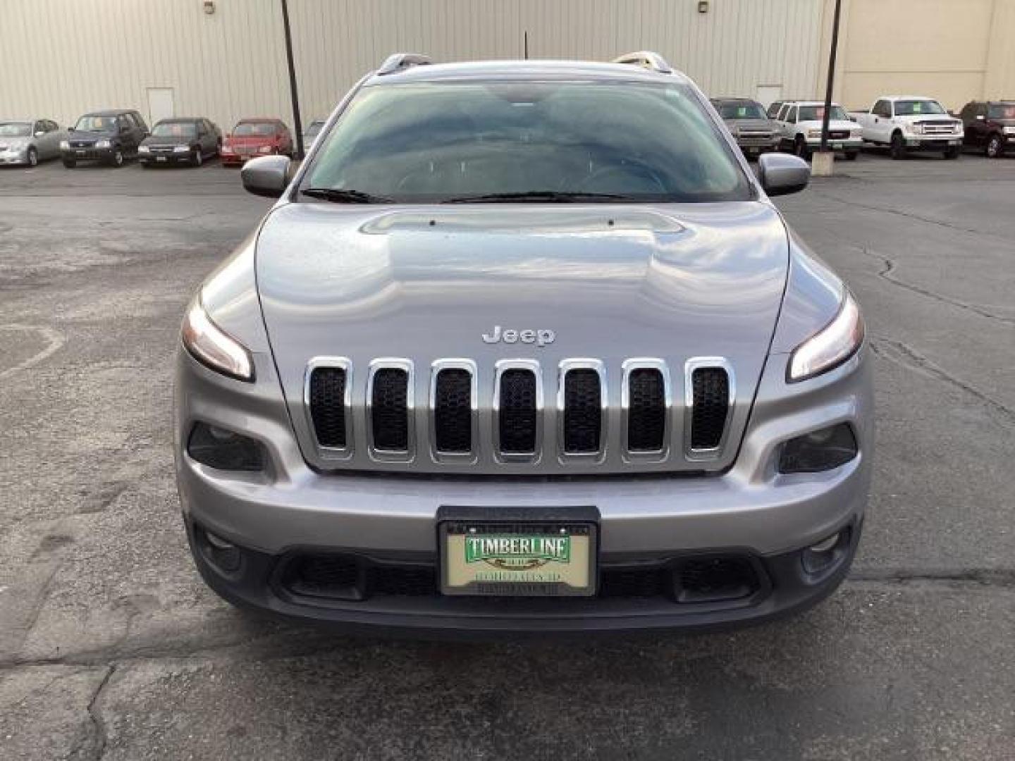 2018 Jeep Cherokee Latitude Plus 4WD (1C4PJMLX4JD) with an 3.2L V6 DOHC 24V engine, 9-Speed Automatic transmission, located at 1235 N Woodruff Ave., Idaho Falls, 83401, (208) 523-1053, 43.507172, -112.000488 - Photo#9