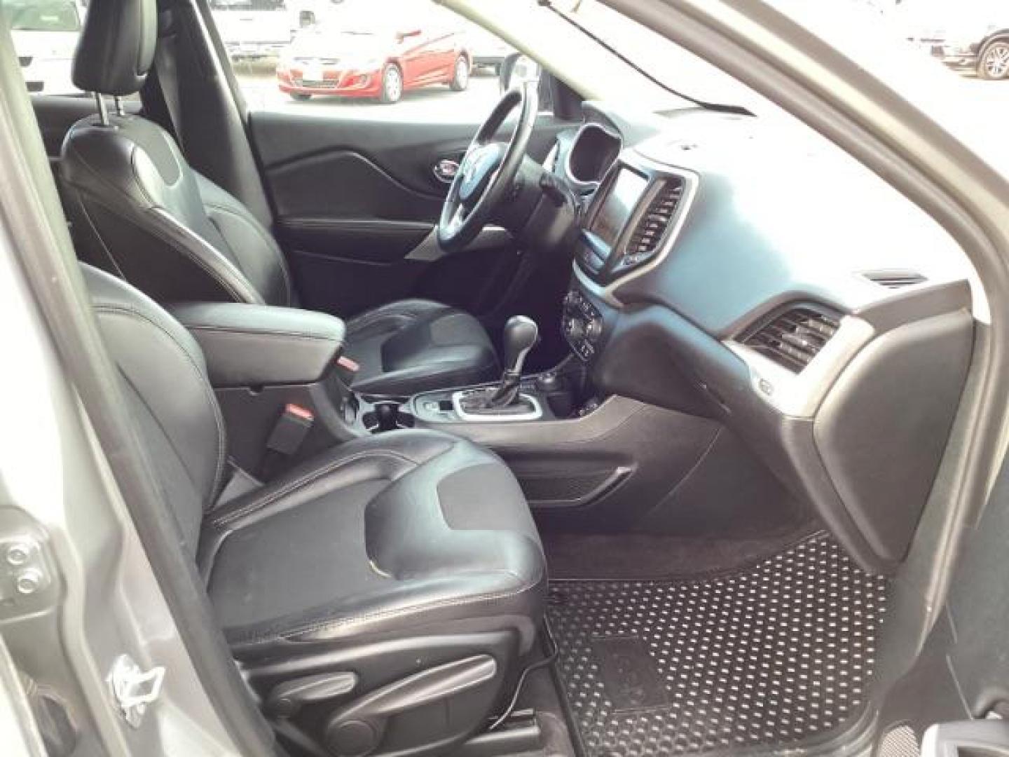 2018 Jeep Cherokee Latitude Plus 4WD (1C4PJMLX4JD) with an 3.2L V6 DOHC 24V engine, 9-Speed Automatic transmission, located at 1235 N Woodruff Ave., Idaho Falls, 83401, (208) 523-1053, 43.507172, -112.000488 - Photo#23