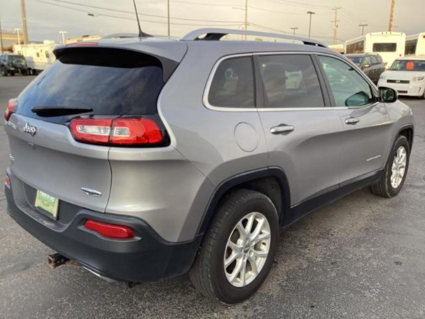 2018 Jeep Cherokee Latitude Plus 4WD (1C4PJMLX4JD) with an 3.2L V6 DOHC 24V engine, 9-Speed Automatic transmission, located at 1235 N Woodruff Ave., Idaho Falls, 83401, (208) 523-1053, 43.507172, -112.000488 - Photo#6