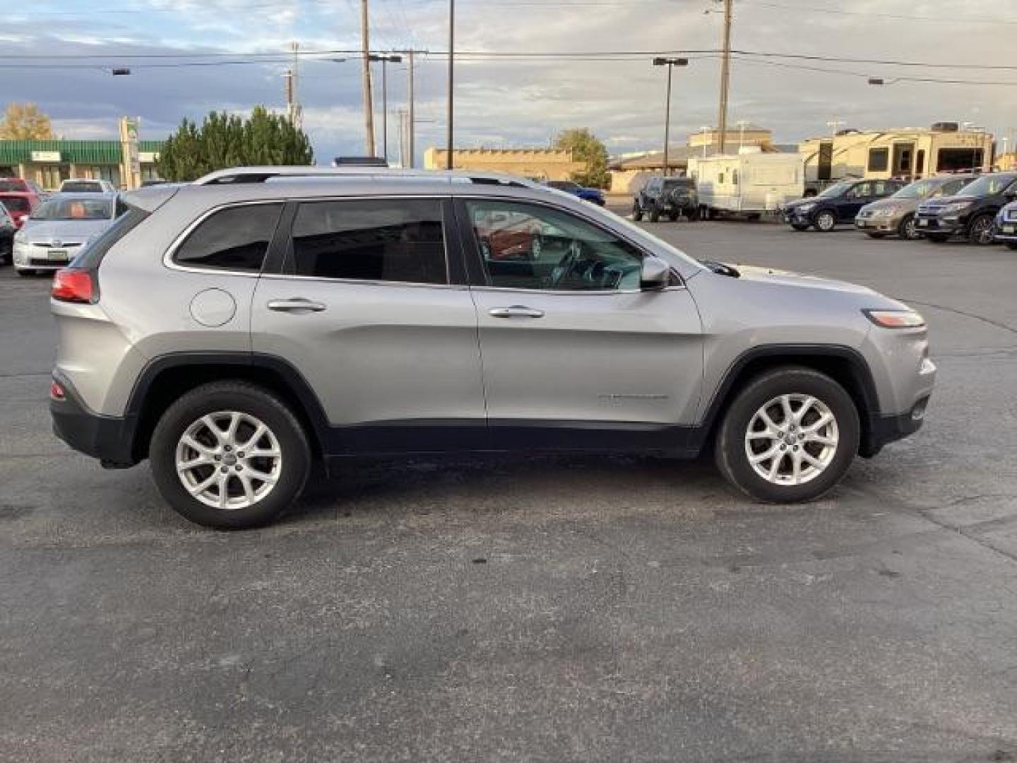 2018 Jeep Cherokee Latitude Plus 4WD (1C4PJMLX4JD) with an 3.2L V6 DOHC 24V engine, 9-Speed Automatic transmission, located at 1235 N Woodruff Ave., Idaho Falls, 83401, (208) 523-1053, 43.507172, -112.000488 - Photo#7