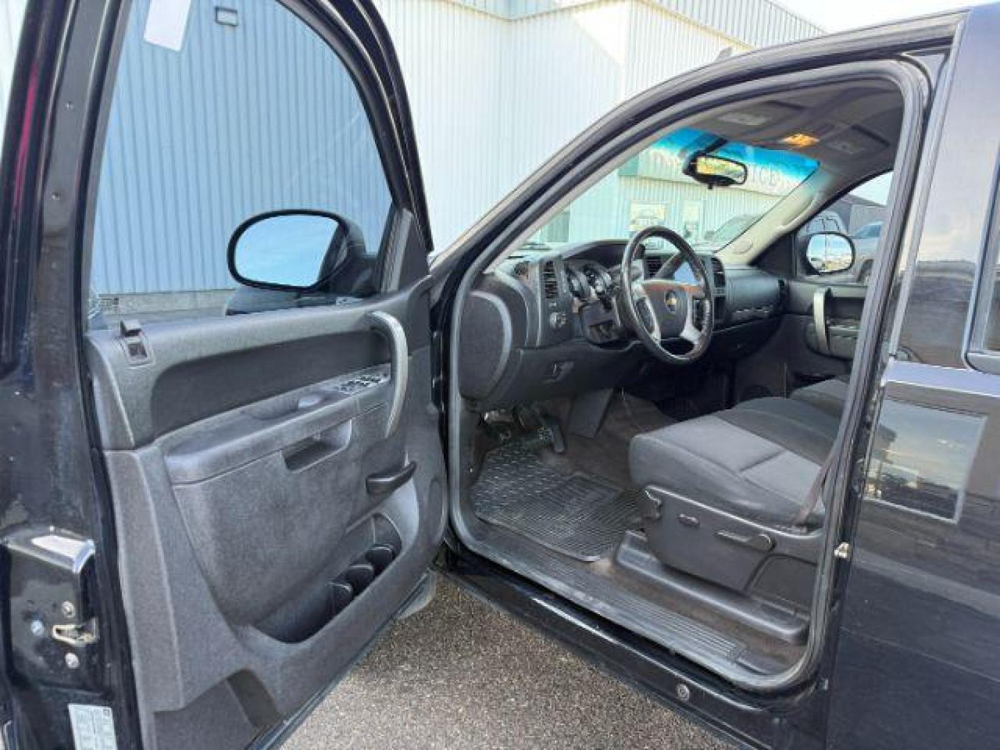 2013 Black /Ebony Cloth Interior Chevrolet Silverado 1500 (3GCPKSE74DG) with an 53L V8 OHV 16V FFV engine, Automatic transmission, located at 1175 N Woodruff Ave, Idaho Falls, ID, 83401, 43.506901, -111.999657 - At Timberline Auto, finding a great deal on your next vehicle is always easy! Our experienced sales staff's goal is to help find you the right vehicle at the right price! Our knowledgeable finance department has options for almost any credit score. We offer extended service contract options to prote - Photo#32