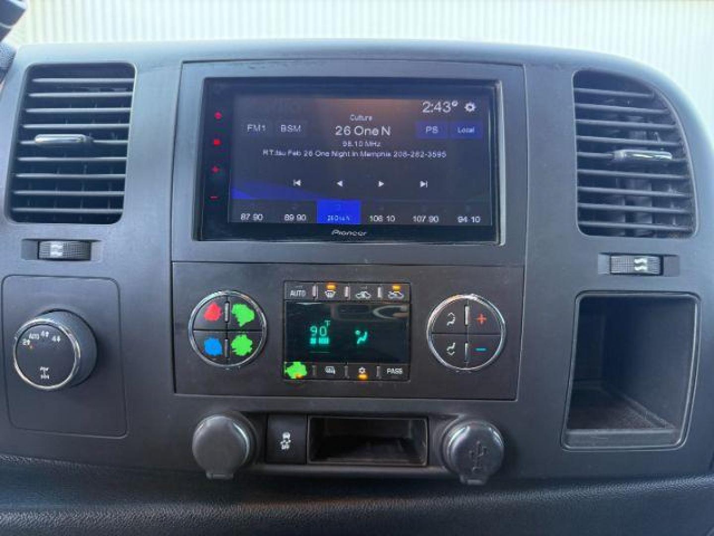 2013 Black /Ebony Cloth Interior Chevrolet Silverado 1500 (3GCPKSE74DG) with an 53L V8 OHV 16V FFV engine, Automatic transmission, located at 1175 N Woodruff Ave, Idaho Falls, ID, 83401, 43.506901, -111.999657 - At Timberline Auto, finding a great deal on your next vehicle is always easy! Our experienced sales staff's goal is to help find you the right vehicle at the right price! Our knowledgeable finance department has options for almost any credit score. We offer extended service contract options to prote - Photo#36