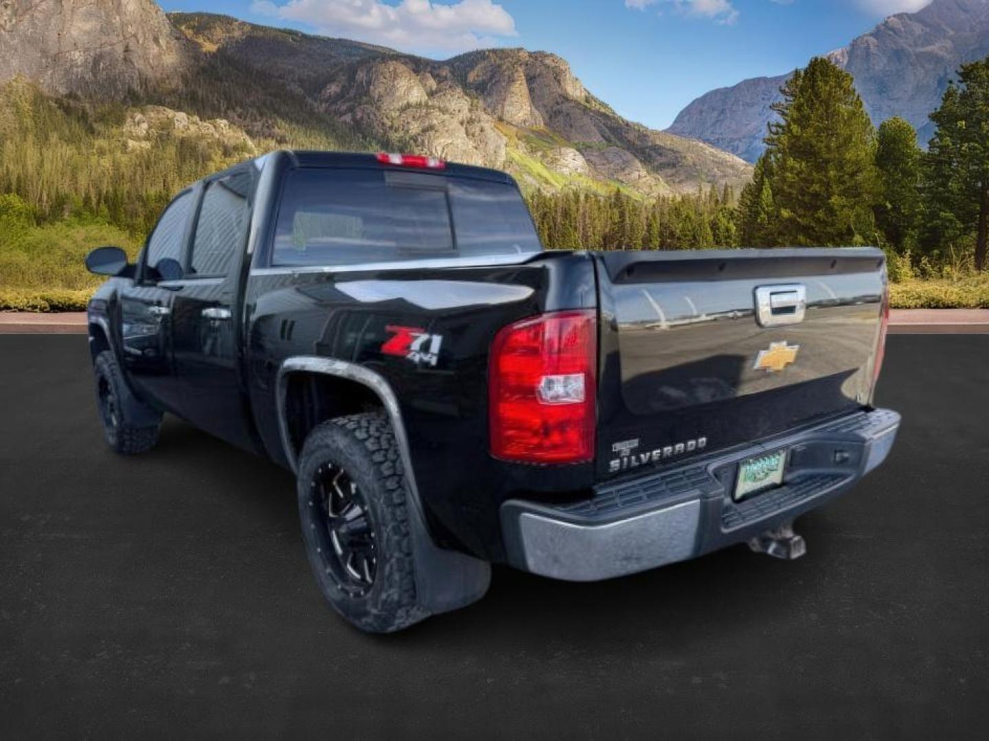 2013 Black /Ebony Cloth Interior Chevrolet Silverado 1500 (3GCPKSE74DG) with an 53L V8 OHV 16V FFV engine, Automatic transmission, located at 1175 N Woodruff Ave, Idaho Falls, ID, 83401, 43.506901, -111.999657 - At Timberline Auto, finding a great deal on your next vehicle is always easy! Our experienced sales staff's goal is to help find you the right vehicle at the right price! Our knowledgeable finance department has options for almost any credit score. We offer extended service contract options to prote - Photo#2