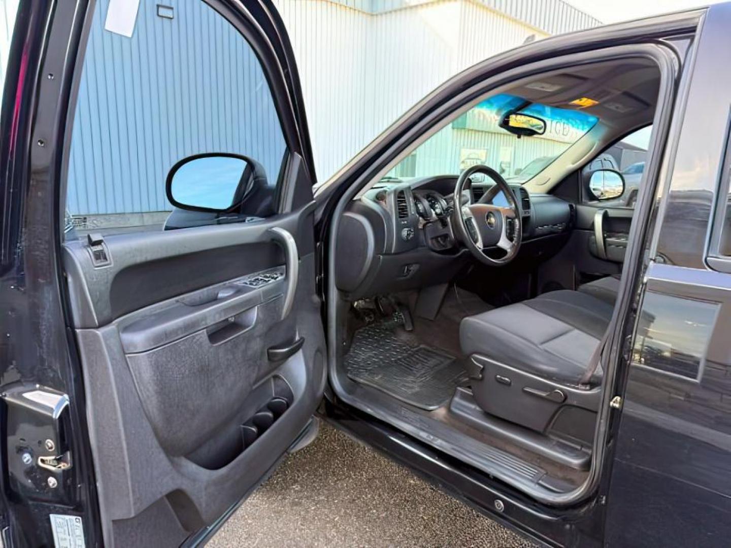 2013 Black /Ebony Cloth Interior Chevrolet Silverado 1500 (3GCPKSE74DG) with an 53L V8 OHV 16V FFV engine, Automatic transmission, located at 1175 N Woodruff Ave, Idaho Falls, ID, 83401, 43.506901, -111.999657 - At Timberline Auto, finding a great deal on your next vehicle is always easy! Our experienced sales staff's goal is to help find you the right vehicle at the right price! Our knowledgeable finance department has options for almost any credit score. We offer extended service contract options to prote - Photo#10