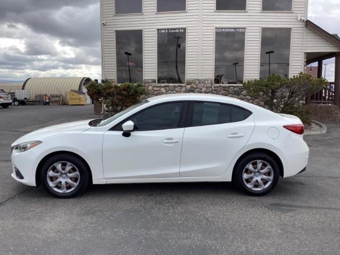 2014 WHITE /Black Mazda MAZDA3 i Sport AT 4-Door (JM1BM1U74E1) with an 2.0L L4 DOHC 16V engine, 6-Speed Automatic transmission, located at 1235 N Woodruff Ave., Idaho Falls, 83401, (208) 523-1053, 43.507172, -112.000488 - Photo#2