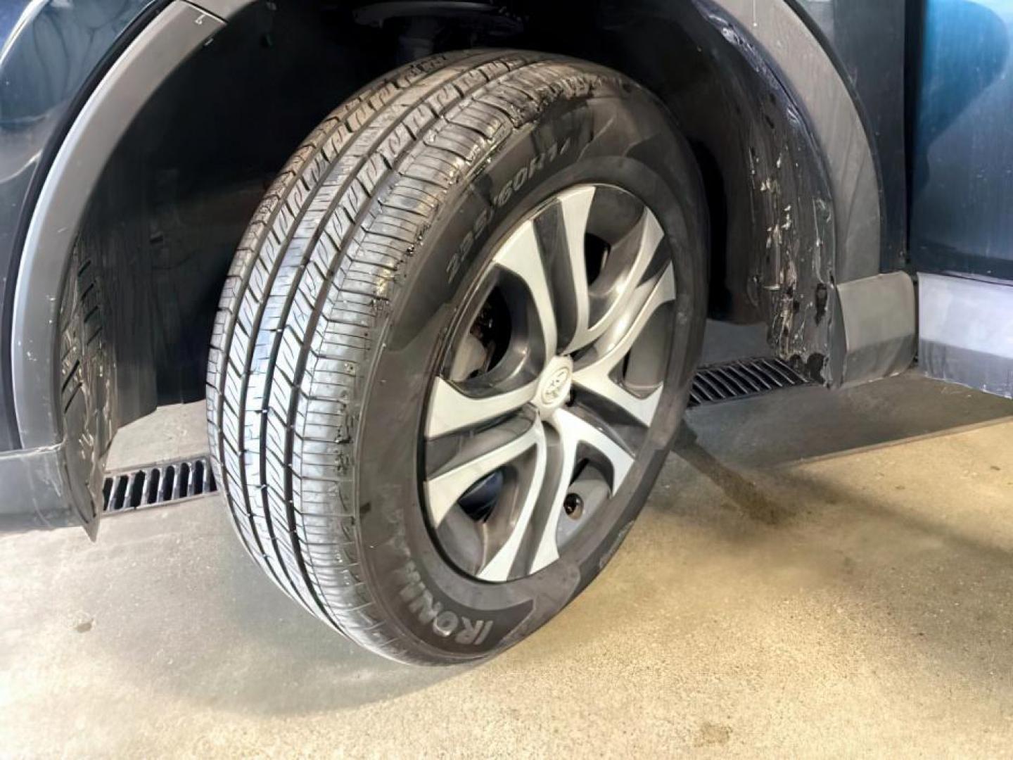 2018 Galactic Aqua Mica /Black, cloth Toyota RAV4 (2T3ZFREV9JW) with an 25L L4 DOHC 16V engine, Automatic transmission, located at 1175 N Woodruff Ave, Idaho Falls, ID, 83401, 43.506901, -111.999657 - At Timberline Auto, finding a great deal on your next vehicle is always easy! Our experienced sales staff's goal is to help find you the right vehicle at the right price! Our knowledgeable finance department has options for almost any credit score. We offer extended service contract options to prote - Photo#25