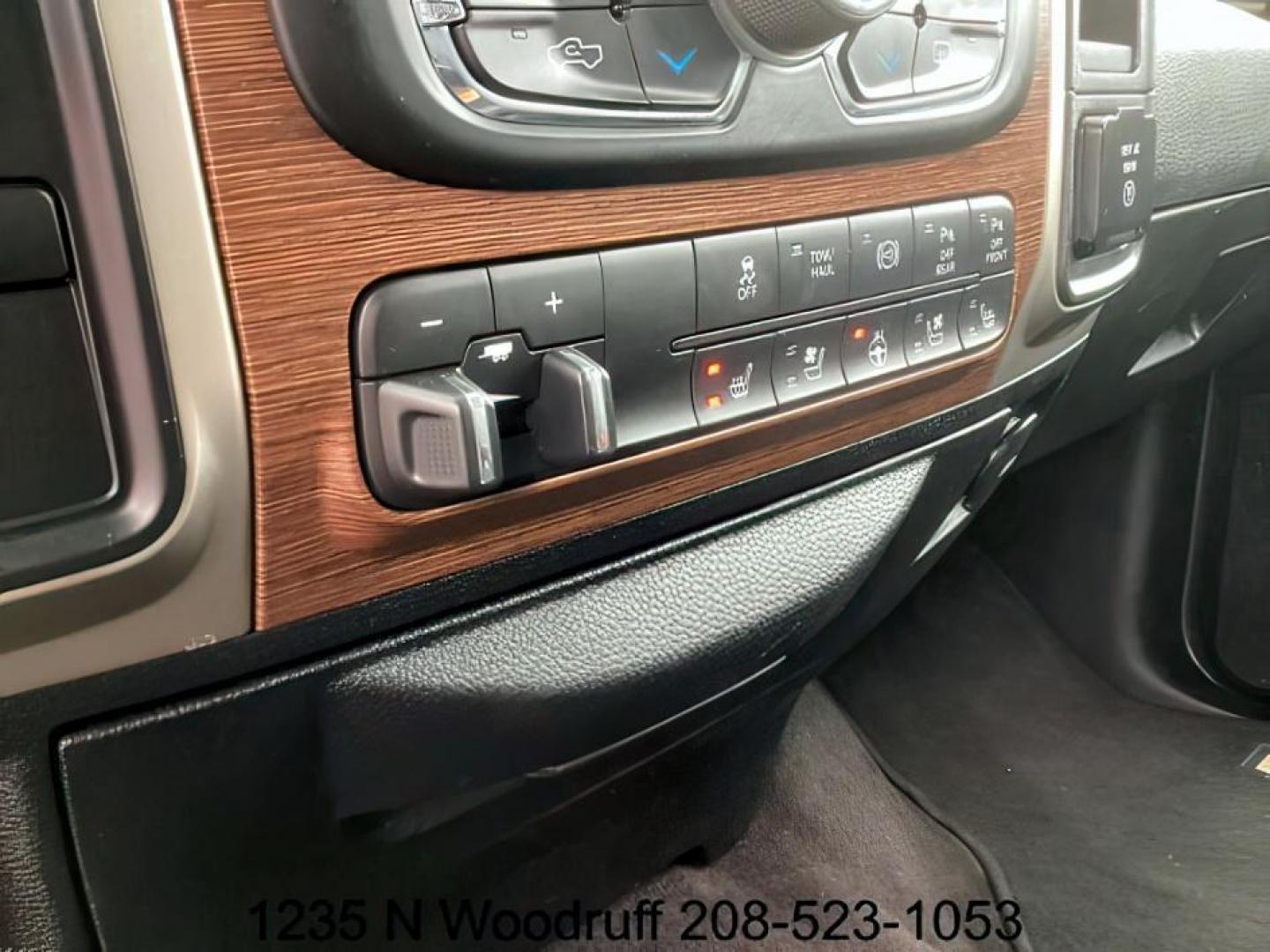 2017 GRAY /Black, leather RAM 2500 Laramie Crew Cab SWB 4WD (3C6UR5FL3HG) with an 6.7L L6 OHV 24V TURBO DIESEL engine, 6-Speed Automatic transmission, located at 1235 N Woodruff Ave., Idaho Falls, 83401, (208) 523-1053, 43.507172, -112.000488 - At Timberline Auto, finding a great deal on your next vehicle is always easy! Our experienced sales staff's goal is to help find you the right vehicle at the right price! Our knowledgeable finance department has options for almost any credit score. We offer extended service contract options to prote - Photo#14