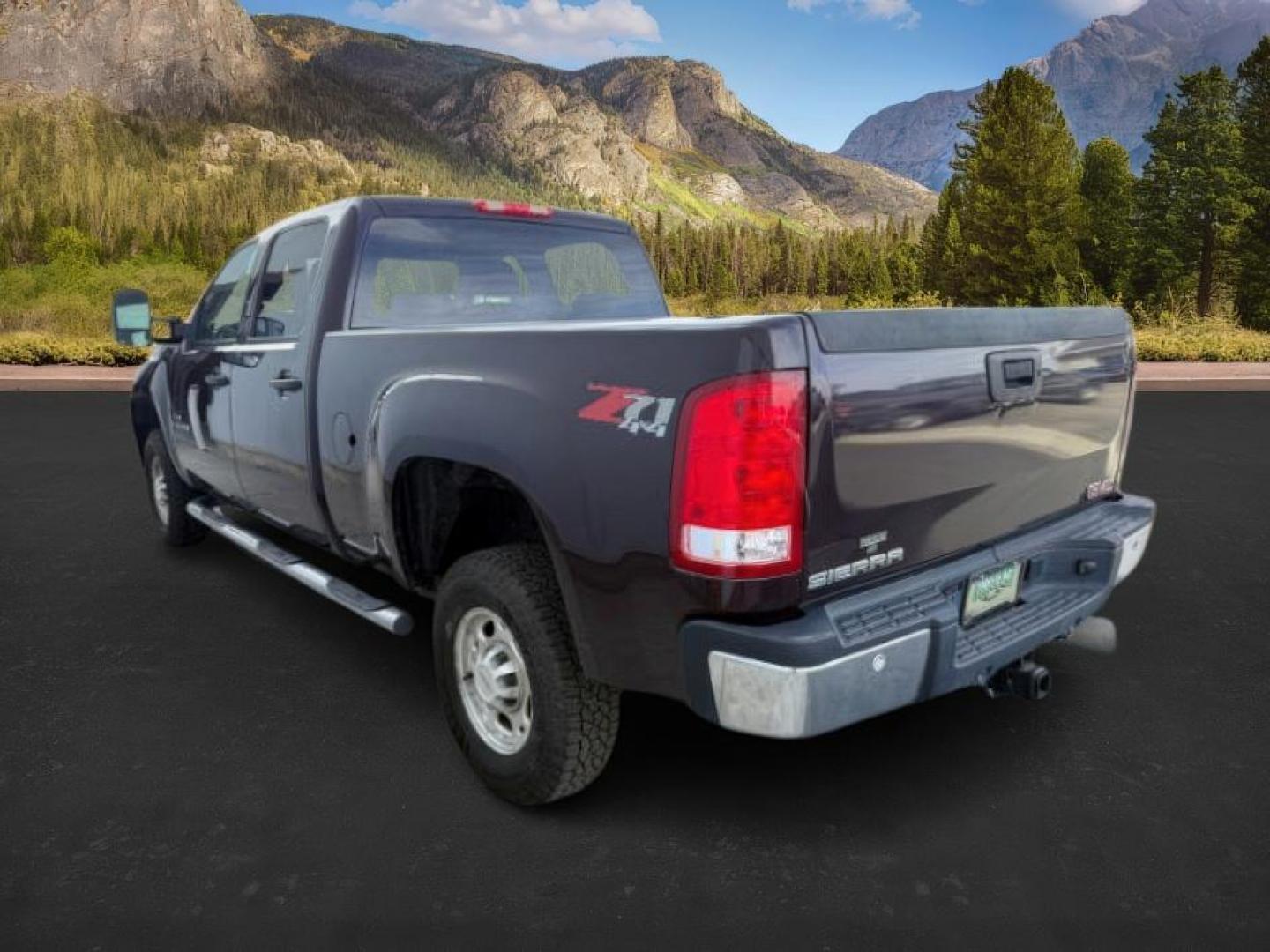 2008 GRAY /Ebony Cloth Interior GMC Sierra 2500HD SLE2 Crew Cab Std. Box 4WD (1GTHK23608F) with an 6.6L V8 16V OHV TURBO DIESEL engine, 6-Speed Automatic transmission, located at 1235 N Woodruff Ave., Idaho Falls, 83401, (208) 523-1053, 43.507172, -112.000488 - At Timberline Auto, finding a great deal on your next vehicle is always easy! Our experienced sales staff's goal is to help find you the right vehicle at the right price! Our knowledgeable finance department has options for almost any credit score. We offer extended service contract options to prote - Photo#1