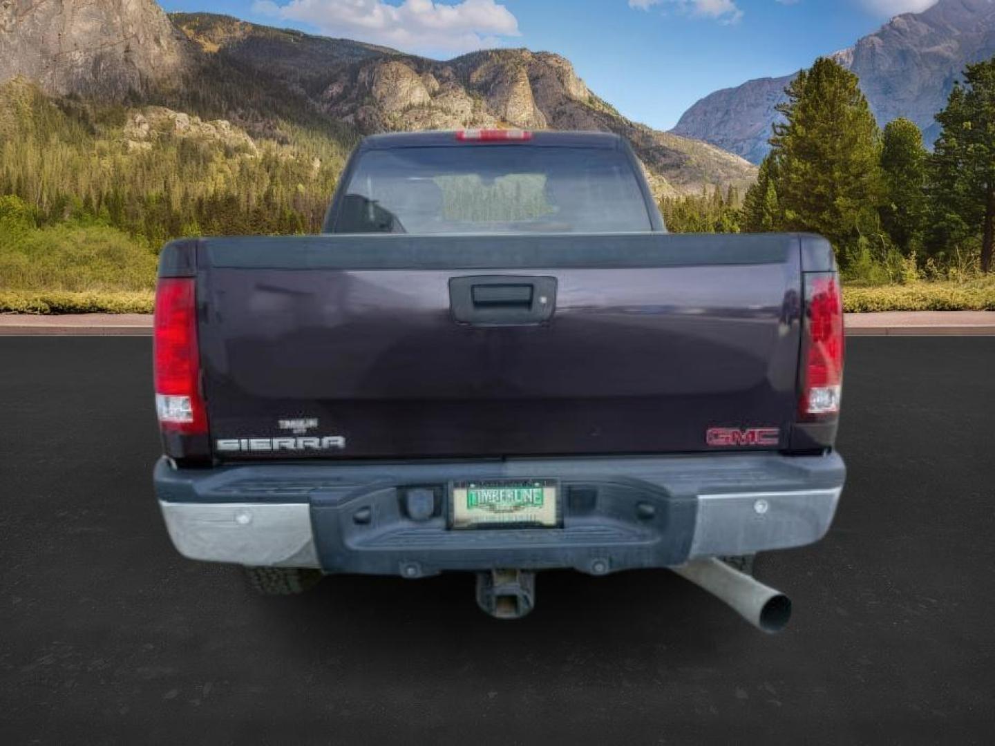2008 GRAY /Ebony Cloth Interior GMC Sierra 2500HD SLE2 Crew Cab Std. Box 4WD (1GTHK23608F) with an 6.6L V8 16V OHV TURBO DIESEL engine, 6-Speed Automatic transmission, located at 1235 N Woodruff Ave., Idaho Falls, 83401, (208) 523-1053, 43.507172, -112.000488 - At Timberline Auto, finding a great deal on your next vehicle is always easy! Our experienced sales staff's goal is to help find you the right vehicle at the right price! Our knowledgeable finance department has options for almost any credit score. We offer extended service contract options to prote - Photo#2