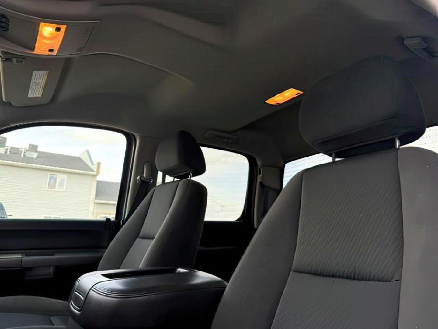 2008 GRAY /Ebony Cloth Interior GMC Sierra 2500HD SLE2 Crew Cab Std. Box 4WD (1GTHK23608F) with an 6.6L V8 16V OHV TURBO DIESEL engine, 6-Speed Automatic transmission, located at 1235 N Woodruff Ave., Idaho Falls, 83401, (208) 523-1053, 43.507172, -112.000488 - At Timberline Auto, finding a great deal on your next vehicle is always easy! Our experienced sales staff's goal is to help find you the right vehicle at the right price! Our knowledgeable finance department has options for almost any credit score. We offer extended service contract options to prote - Photo#10
