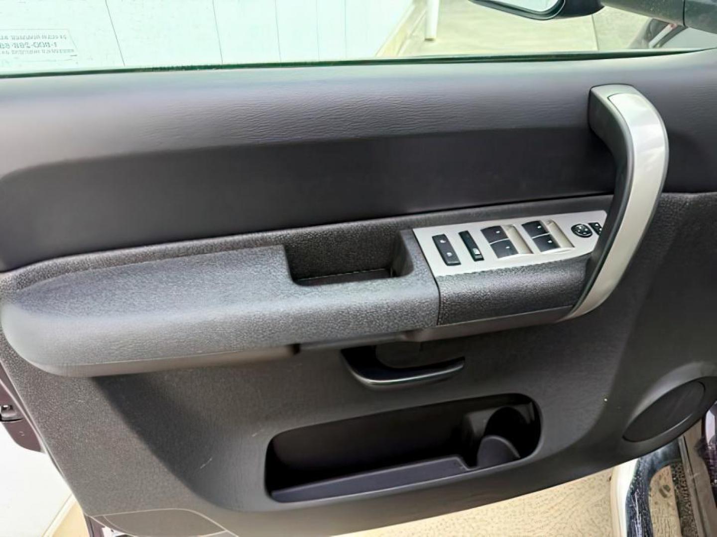 2008 GRAY /Ebony Cloth Interior GMC Sierra 2500HD SLE2 Crew Cab Std. Box 4WD (1GTHK23608F) with an 6.6L V8 16V OHV TURBO DIESEL engine, 6-Speed Automatic transmission, located at 1235 N Woodruff Ave., Idaho Falls, 83401, (208) 523-1053, 43.507172, -112.000488 - At Timberline Auto, finding a great deal on your next vehicle is always easy! Our experienced sales staff's goal is to help find you the right vehicle at the right price! Our knowledgeable finance department has options for almost any credit score. We offer extended service contract options to prote - Photo#15