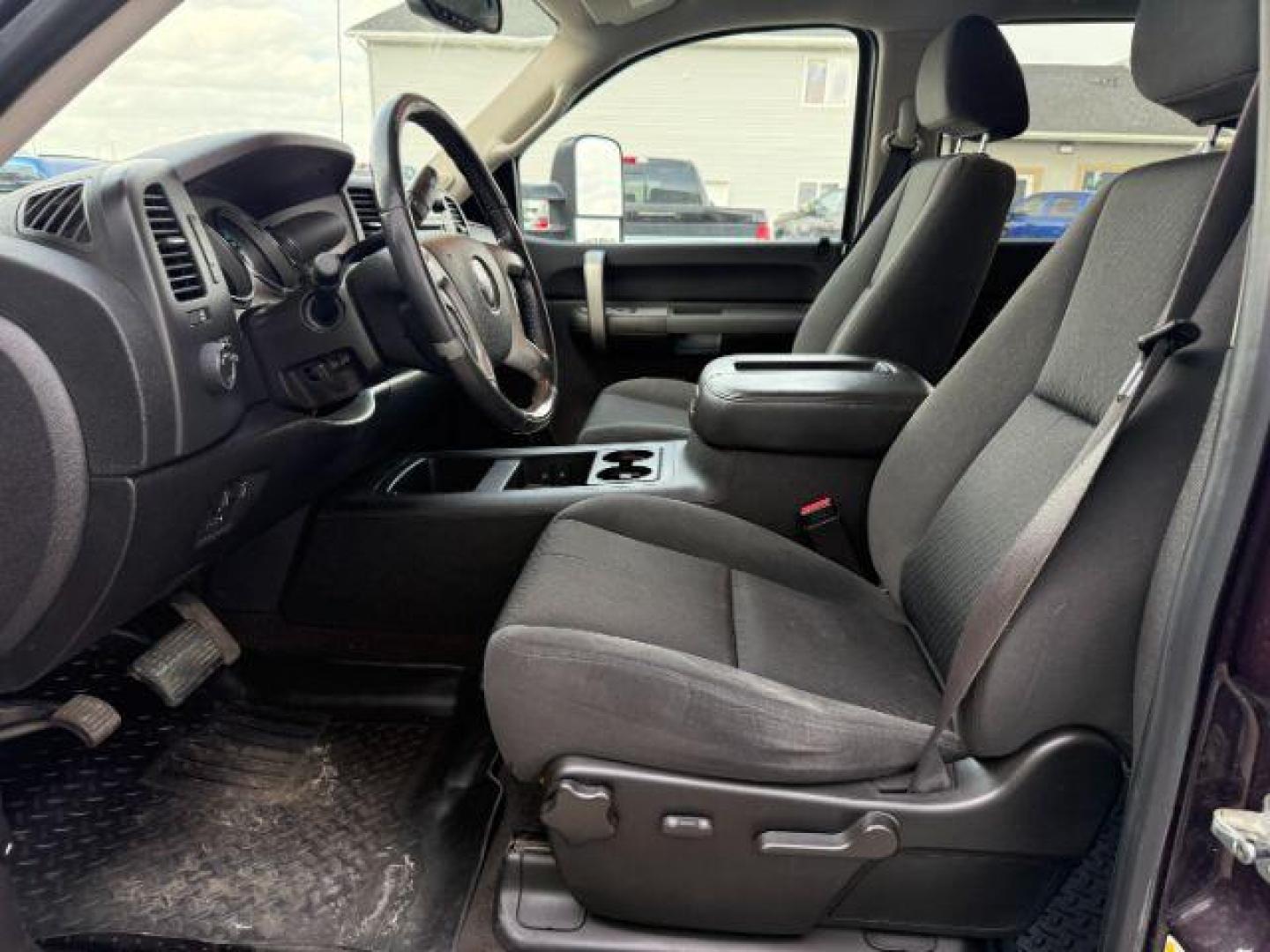 2008 GRAY /Ebony Cloth Interior GMC Sierra 2500HD SLE2 Crew Cab Std. Box 4WD (1GTHK23608F) with an 6.6L V8 16V OHV TURBO DIESEL engine, 6-Speed Automatic transmission, located at 1235 N Woodruff Ave., Idaho Falls, 83401, (208) 523-1053, 43.507172, -112.000488 - At Timberline Auto, finding a great deal on your next vehicle is always easy! Our experienced sales staff's goal is to help find you the right vehicle at the right price! Our knowledgeable finance department has options for almost any credit score. We offer extended service contract options to prote - Photo#9