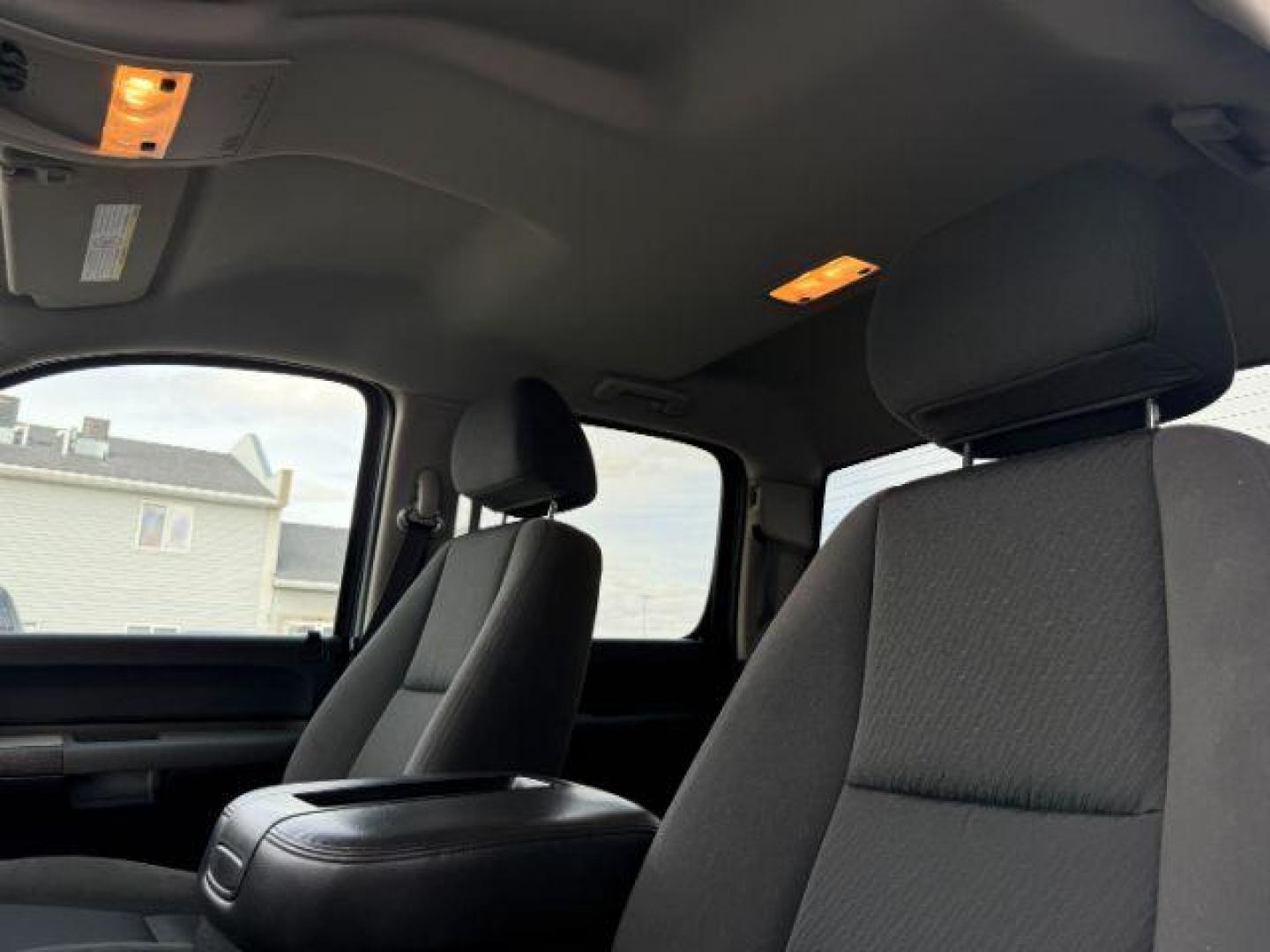 2008 GRAY /Ebony Cloth Interior GMC Sierra 2500HD SLE2 Crew Cab Std. Box 4WD (1GTHK23608F) with an 6.6L V8 16V OHV TURBO DIESEL engine, 6-Speed Automatic transmission, located at 1235 N Woodruff Ave., Idaho Falls, 83401, (208) 523-1053, 43.507172, -112.000488 - At Timberline Auto, finding a great deal on your next vehicle is always easy! Our experienced sales staff's goal is to help find you the right vehicle at the right price! Our knowledgeable finance department has options for almost any credit score. We offer extended service contract options to prote - Photo#10