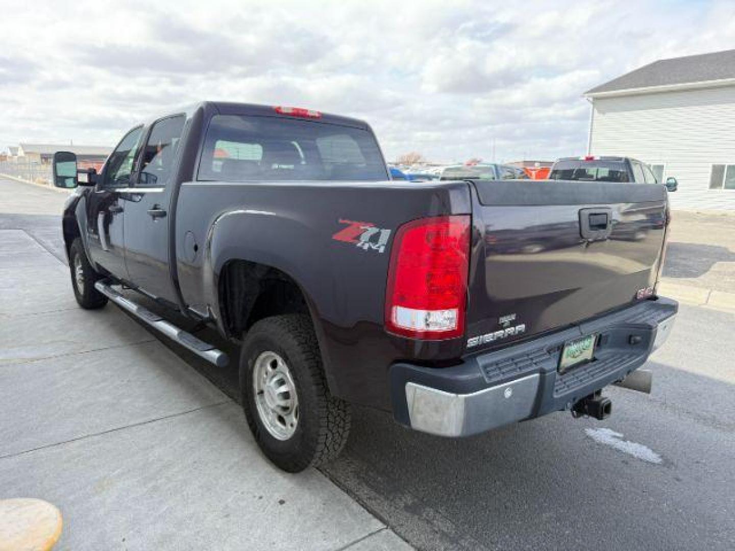 2008 GRAY /Ebony Cloth Interior GMC Sierra 2500HD SLE2 Crew Cab Std. Box 4WD (1GTHK23608F) with an 6.6L V8 16V OHV TURBO DIESEL engine, 6-Speed Automatic transmission, located at 1235 N Woodruff Ave., Idaho Falls, 83401, (208) 523-1053, 43.507172, -112.000488 - At Timberline Auto, finding a great deal on your next vehicle is always easy! Our experienced sales staff's goal is to help find you the right vehicle at the right price! Our knowledgeable finance department has options for almost any credit score. We offer extended service contract options to prote - Photo#1