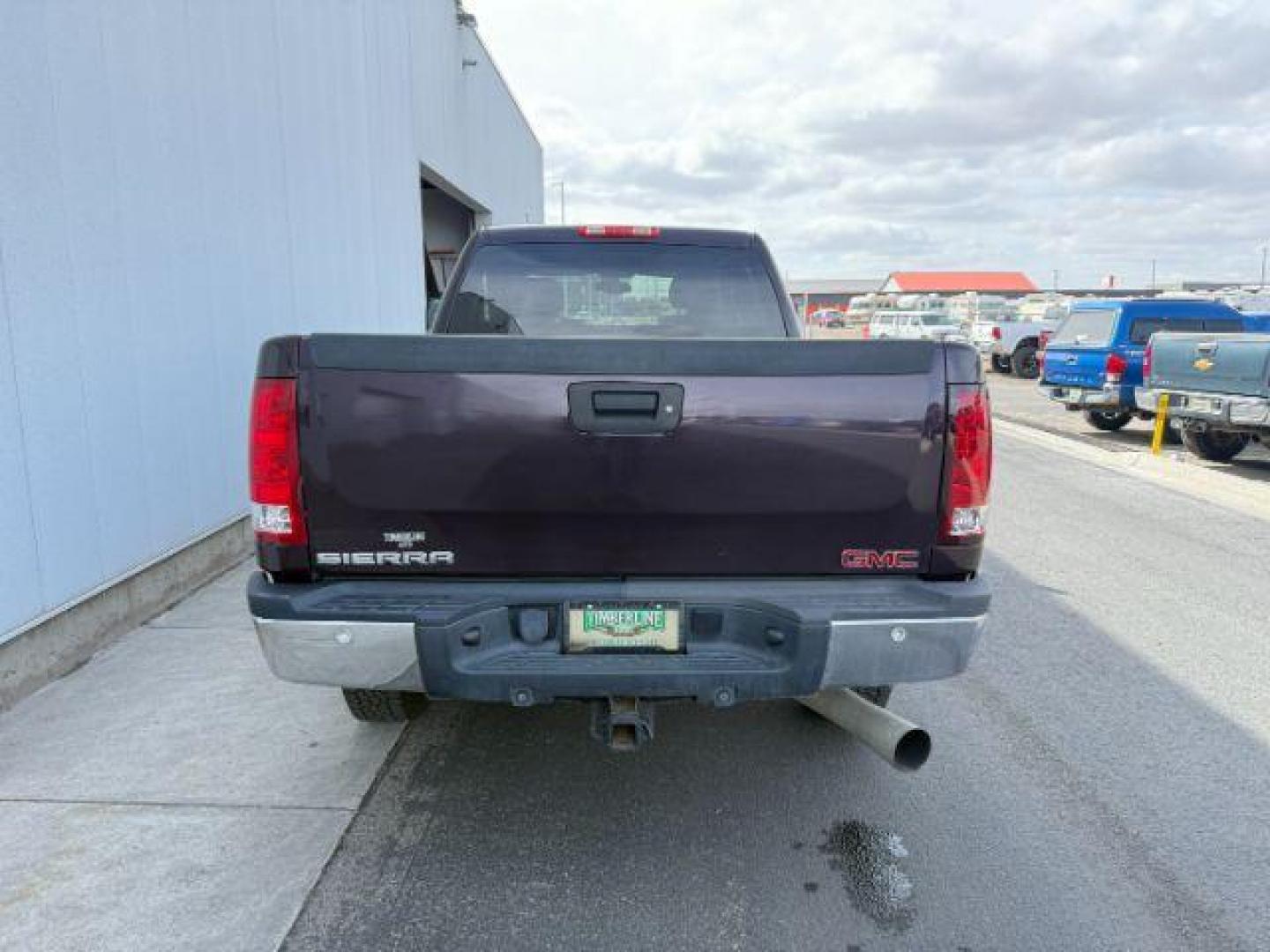 2008 GRAY /Ebony Cloth Interior GMC Sierra 2500HD SLE2 Crew Cab Std. Box 4WD (1GTHK23608F) with an 6.6L V8 16V OHV TURBO DIESEL engine, 6-Speed Automatic transmission, located at 1235 N Woodruff Ave., Idaho Falls, 83401, (208) 523-1053, 43.507172, -112.000488 - At Timberline Auto, finding a great deal on your next vehicle is always easy! Our experienced sales staff's goal is to help find you the right vehicle at the right price! Our knowledgeable finance department has options for almost any credit score. We offer extended service contract options to prote - Photo#2