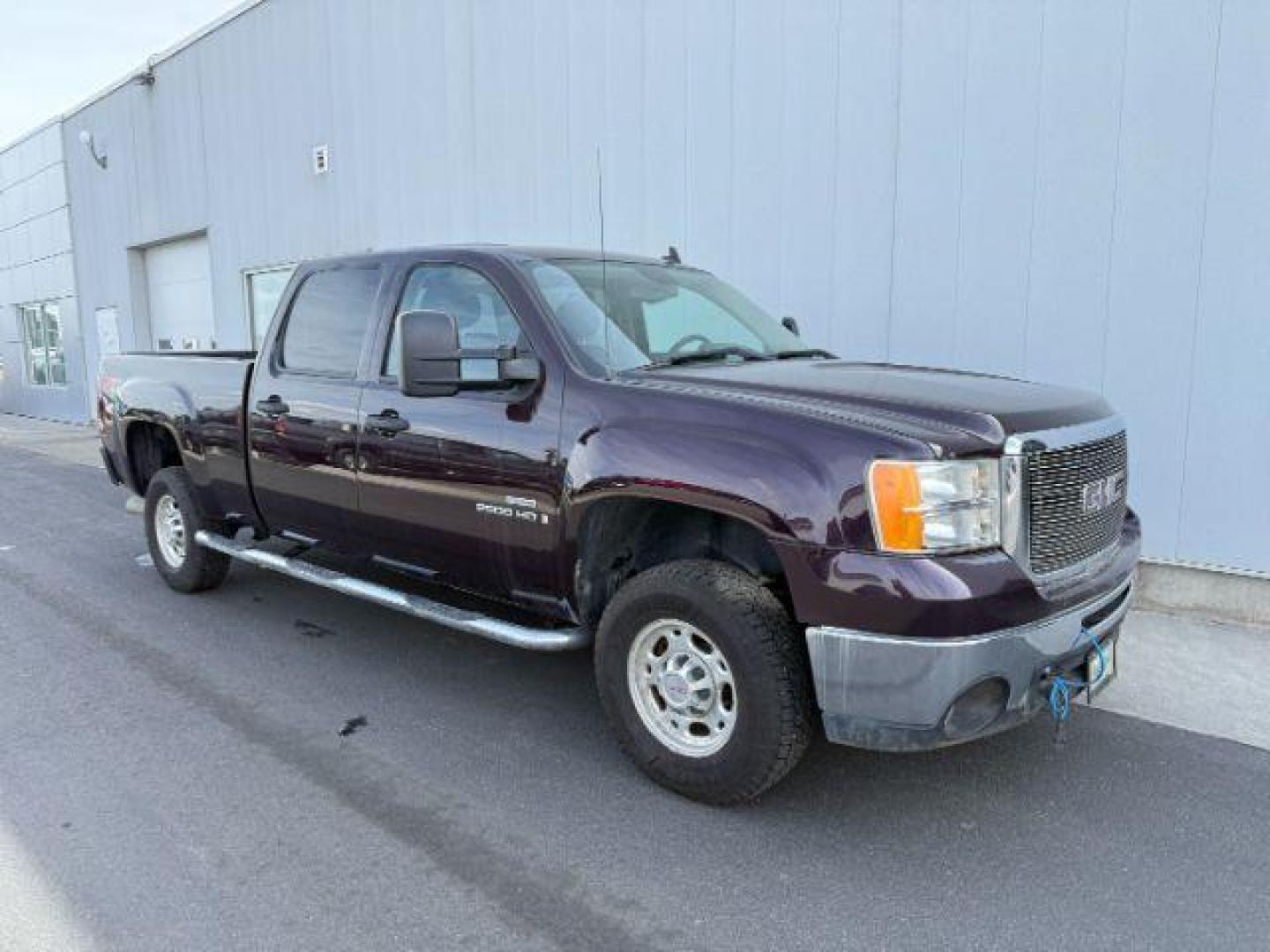 2008 GRAY /Ebony Cloth Interior GMC Sierra 2500HD SLE2 Crew Cab Std. Box 4WD (1GTHK23608F) with an 6.6L V8 16V OHV TURBO DIESEL engine, 6-Speed Automatic transmission, located at 1235 N Woodruff Ave., Idaho Falls, 83401, (208) 523-1053, 43.507172, -112.000488 - At Timberline Auto, finding a great deal on your next vehicle is always easy! Our experienced sales staff's goal is to help find you the right vehicle at the right price! Our knowledgeable finance department has options for almost any credit score. We offer extended service contract options to prote - Photo#5