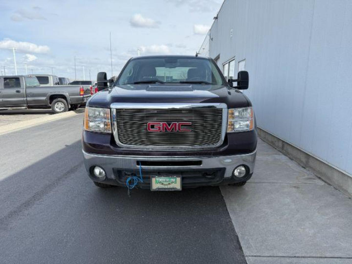 2008 GRAY /Ebony Cloth Interior GMC Sierra 2500HD SLE2 Crew Cab Std. Box 4WD (1GTHK23608F) with an 6.6L V8 16V OHV TURBO DIESEL engine, 6-Speed Automatic transmission, located at 1235 N Woodruff Ave., Idaho Falls, 83401, (208) 523-1053, 43.507172, -112.000488 - At Timberline Auto, finding a great deal on your next vehicle is always easy! Our experienced sales staff's goal is to help find you the right vehicle at the right price! Our knowledgeable finance department has options for almost any credit score. We offer extended service contract options to prote - Photo#6