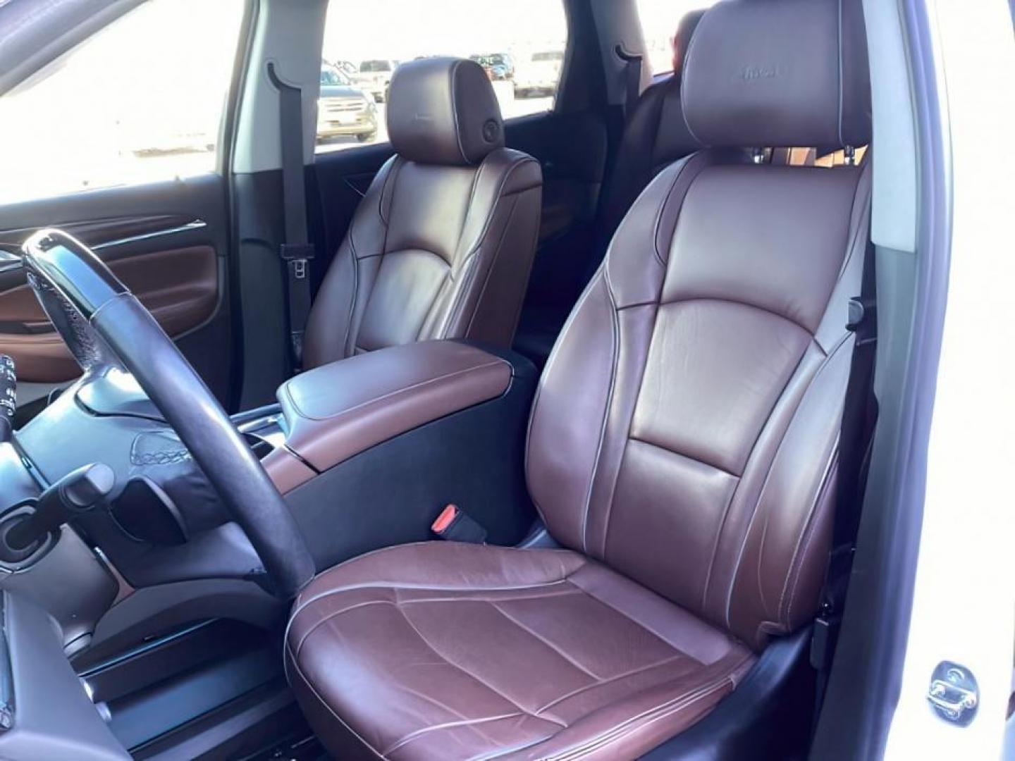 2021 White Frost Tricoat /Ebony Seats w/Ebony Interior Accents, leather Buick Enclave (5GAEVCKW7MJ) with an 36L V6 DOHC 24V engine, Automatic transmission, located at 1175 N Woodruff Ave, Idaho Falls, ID, 83401, 43.506901, -111.999657 - At Timberline Auto, finding a great deal on your next vehicle is always easy! Our experienced sales staff's goal is to help find you the right vehicle at the right price! Our knowledgeable finance department has options for almost any credit score. We offer extended service contract options to prote - Photo#14