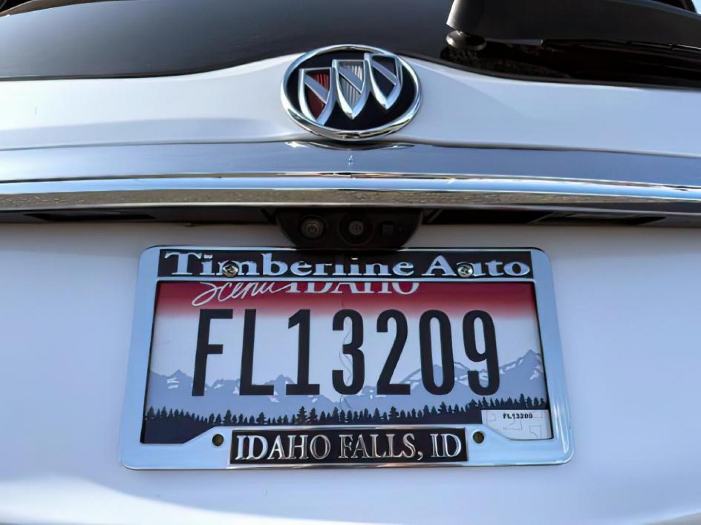 2021 White Frost Tricoat /Chestnut Seats w/Ebony Interior Accents, leather Buick Enclave (5GAEVCKW7MJ) with an 36L V6 DOHC 24V engine, Automatic transmission, located at 1175 N Woodruff Ave, Idaho Falls, ID, 83401, 43.506901, -111.999657 - At Timberline Auto, finding a great deal on your next vehicle is always easy! Our experienced sales staff's goal is to help find you the right vehicle at the right price! Our knowledgeable finance department has options for almost any credit score. We offer extended service contract options to prote - Photo#4