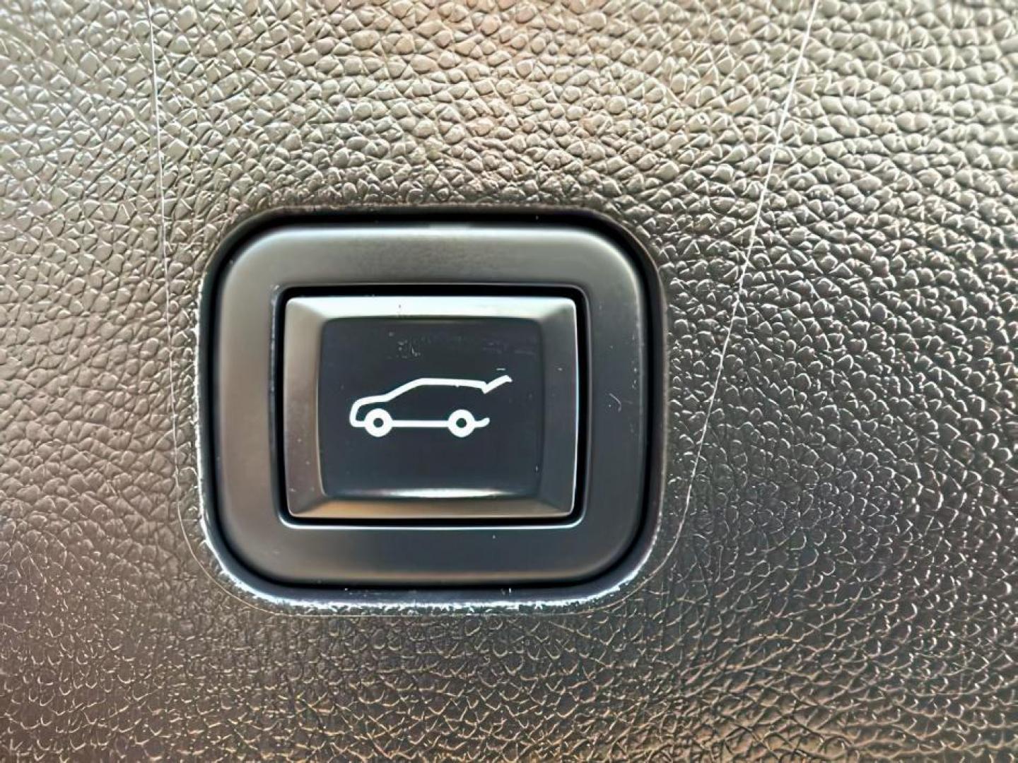 2021 White Frost Tricoat /Chestnut Seats w/Ebony Interior Accents, leather Buick Enclave (5GAEVCKW7MJ) with an 36L V6 DOHC 24V engine, Automatic transmission, located at 1175 N Woodruff Ave, Idaho Falls, ID, 83401, 43.506901, -111.999657 - At Timberline Auto, finding a great deal on your next vehicle is always easy! Our experienced sales staff's goal is to help find you the right vehicle at the right price! Our knowledgeable finance department has options for almost any credit score. We offer extended service contract options to prote - Photo#6